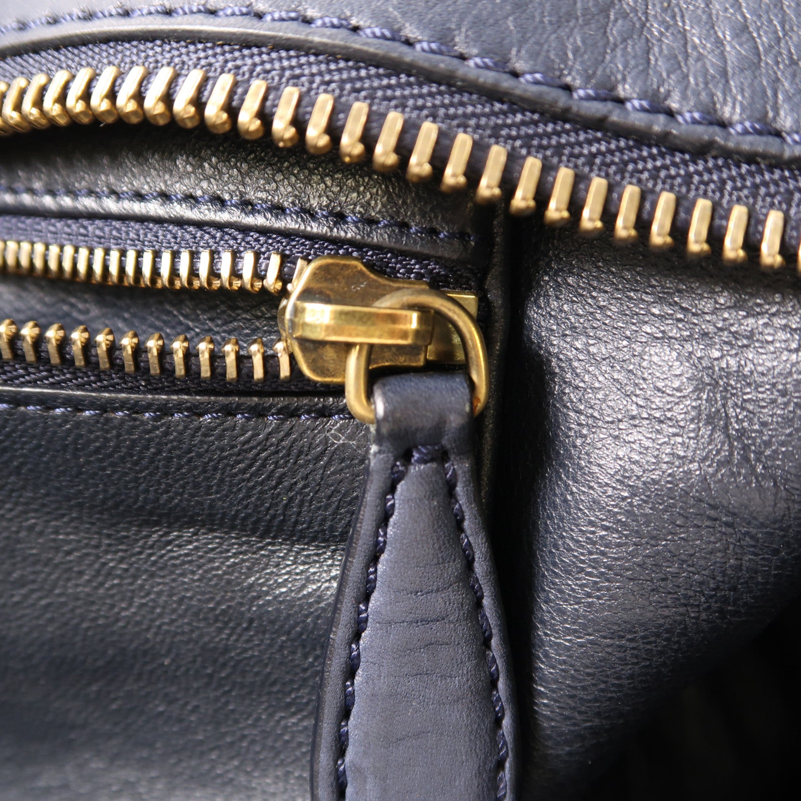 CELINE 牛皮皮革Luggage金扣手挽袋深藍色