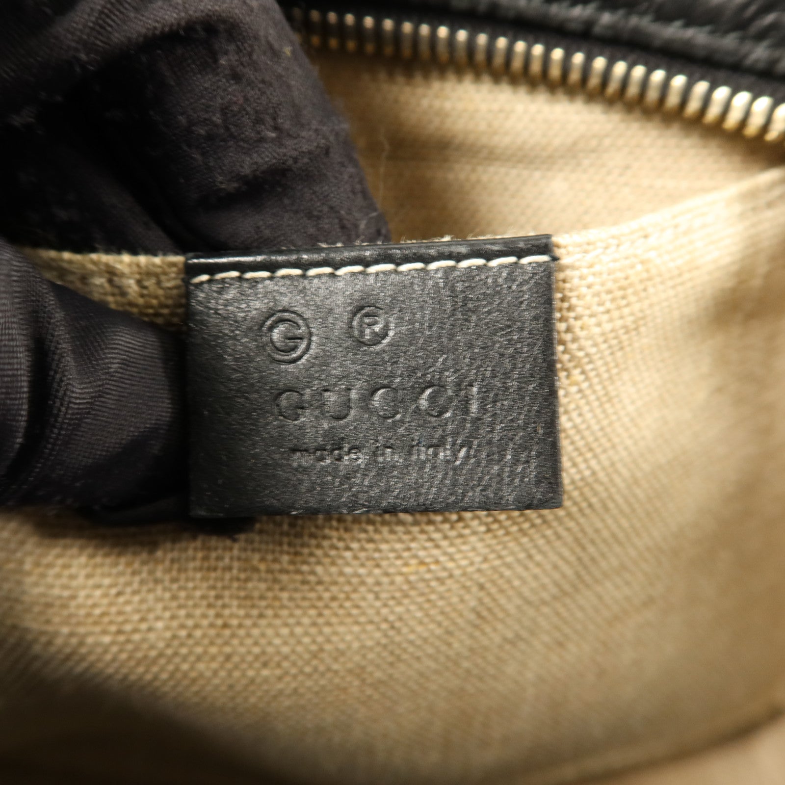 GUCCI 牛皮皮革Mini Bree金扣肩背袋