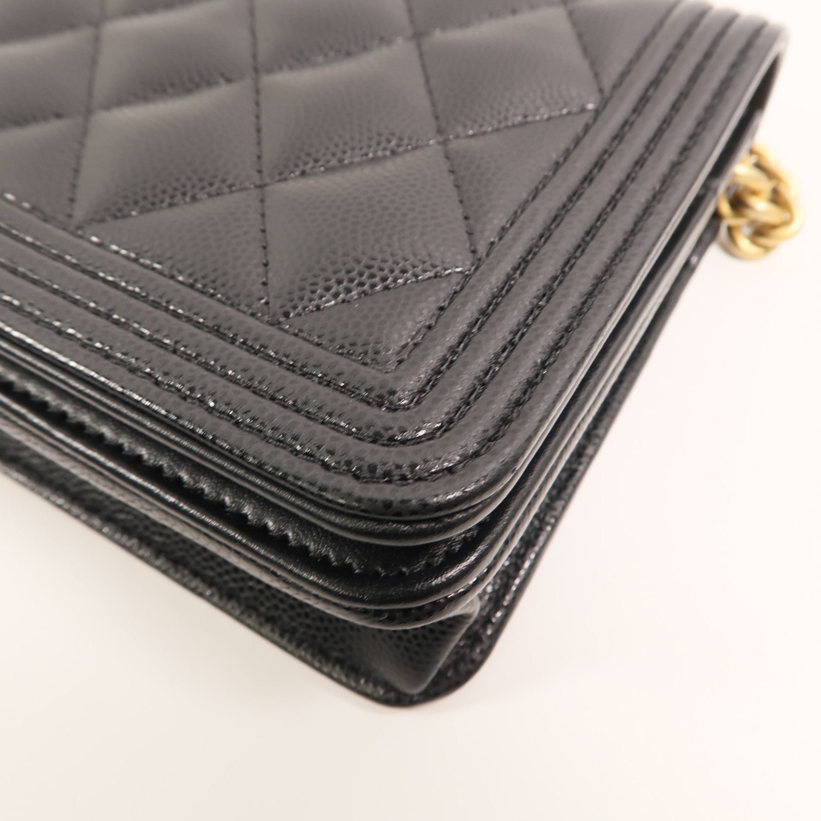 CHANEL 牛皮皮革Boy Wallet On Chain鏈帶肩背袋