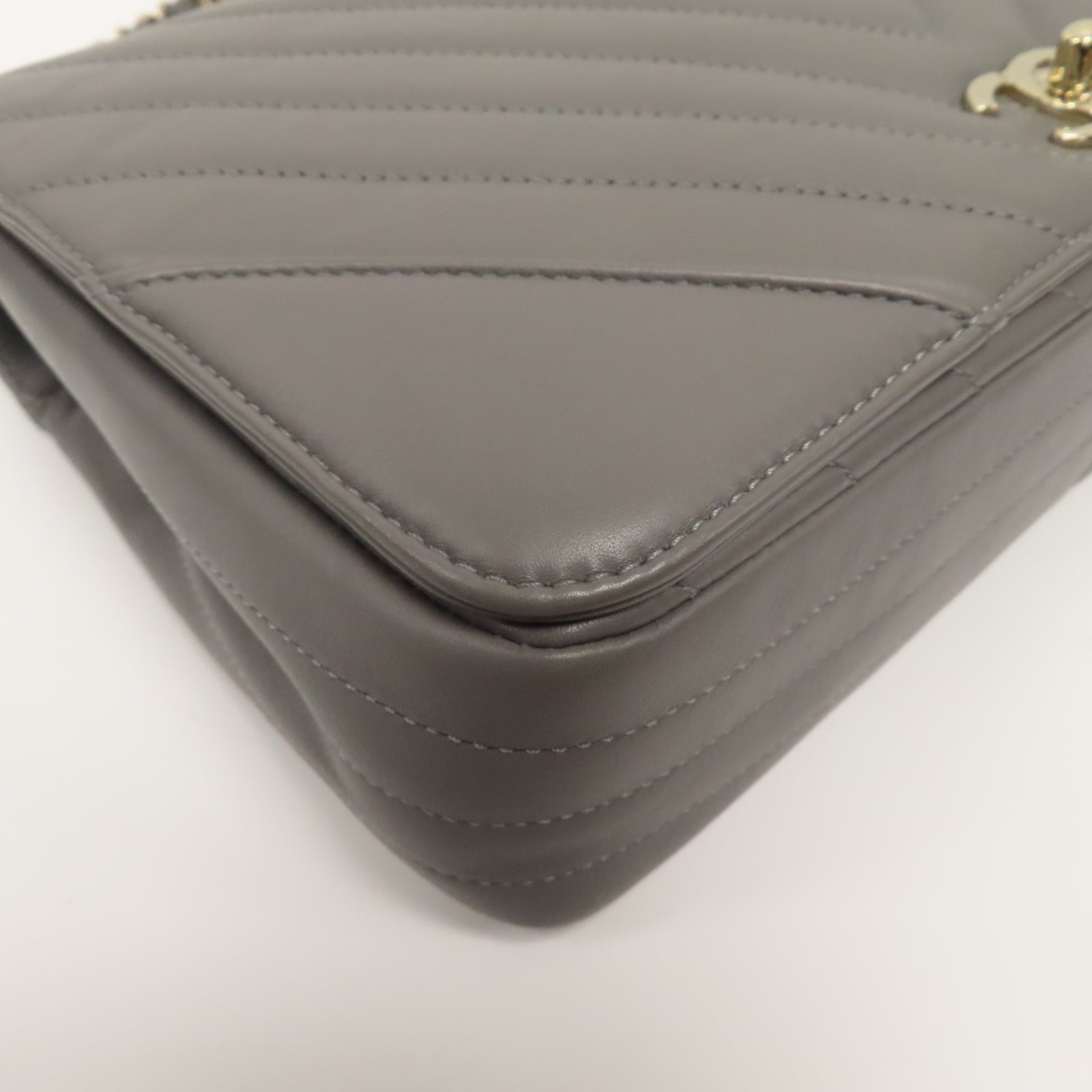 CHANEL 【激減優惠】斜紋牛皮皮革Statement Flap金扣鏈帶肩背袋灰色