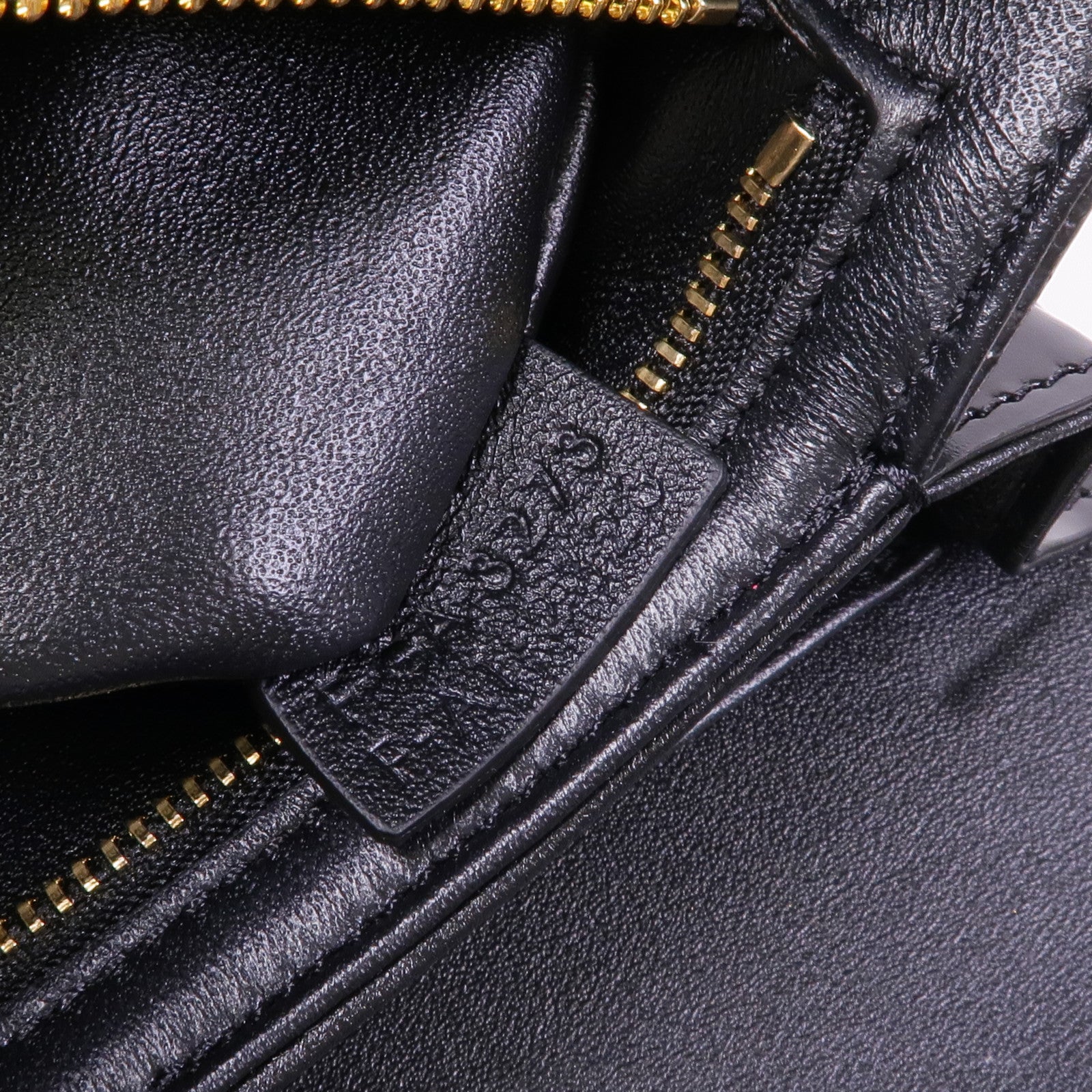 CELINE 牛皮皮革Classique Triomphe金扣肩背袋