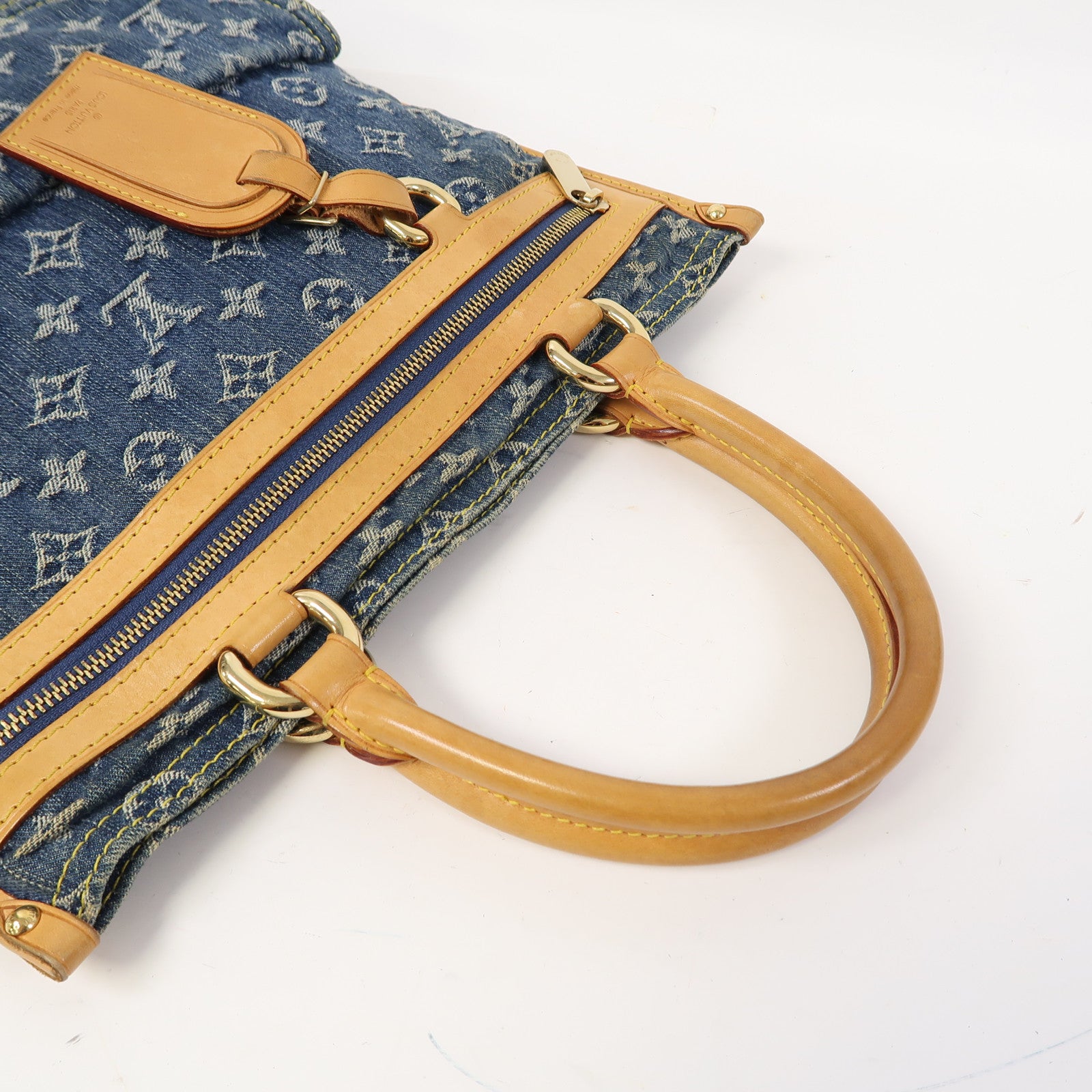 LOUIS VUITTON Monogram Denim Flat Shopper金扣手挽袋藍色