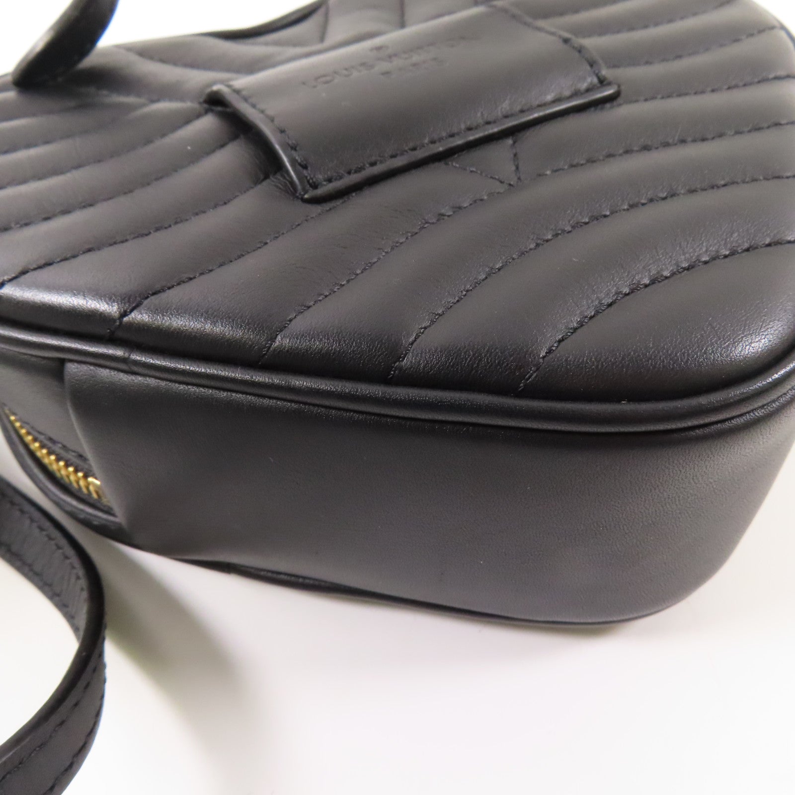 LOUIS VUITTON 牛皮皮革New Wave Heart Bag金扣肩背袋黑色