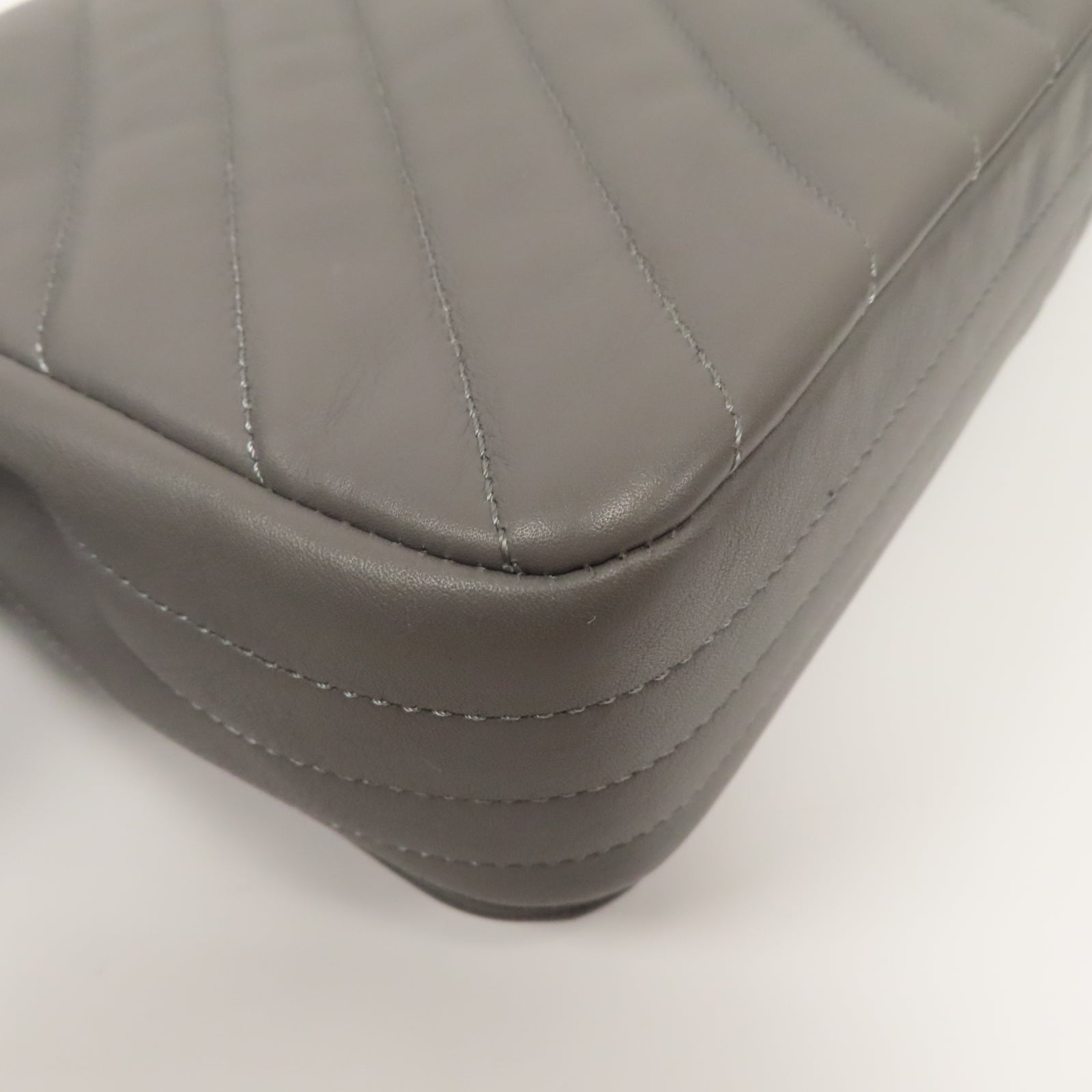 CHANEL 【激減優惠】斜紋牛皮皮革Statement Flap金扣鏈帶肩背袋灰色