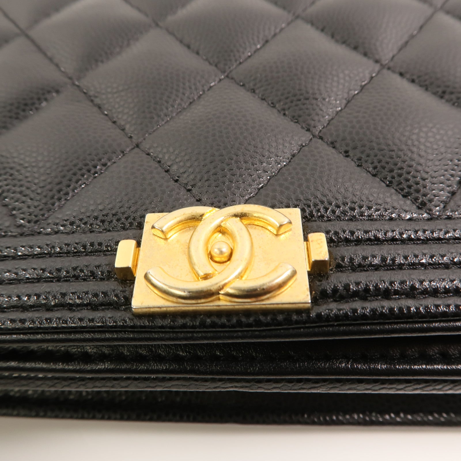 CHANEL 牛皮皮革Boy Wallet On Chain鏈帶肩背袋