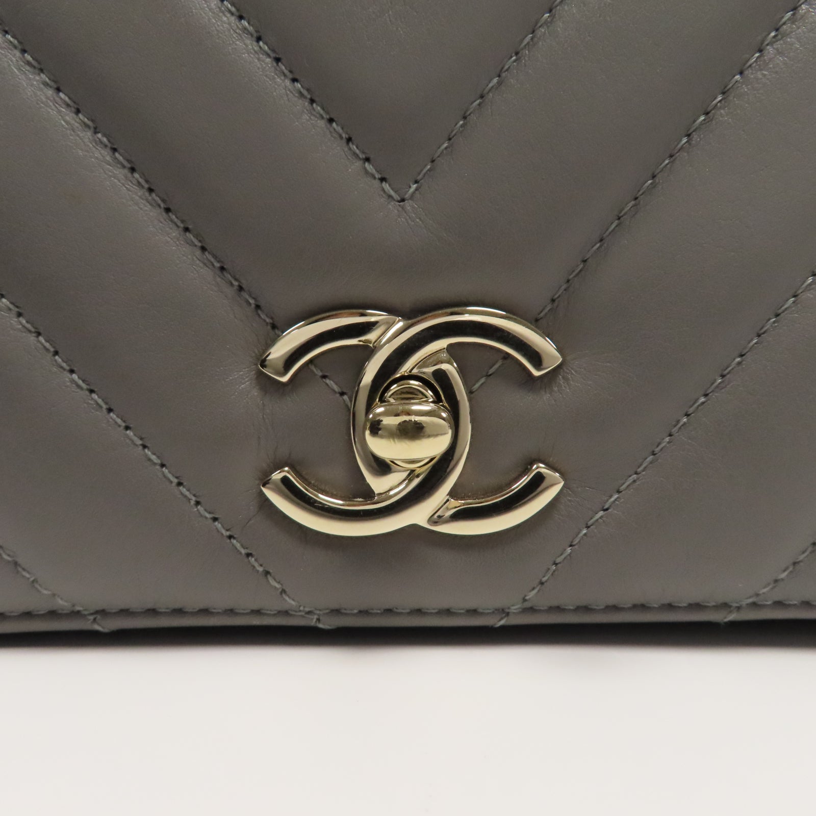 CHANEL 【激減優惠】斜紋牛皮皮革Statement Flap金扣鏈帶肩背袋灰色