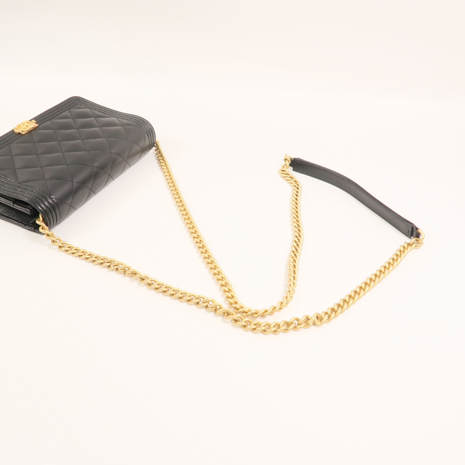 CHANEL 牛皮皮革Boy Wallet On Chain鏈帶肩背袋