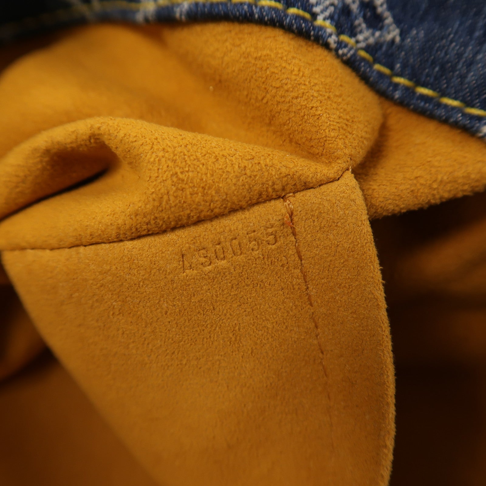 LOUIS VUITTON Monogram Denim Flat Shopper金扣手挽袋藍色