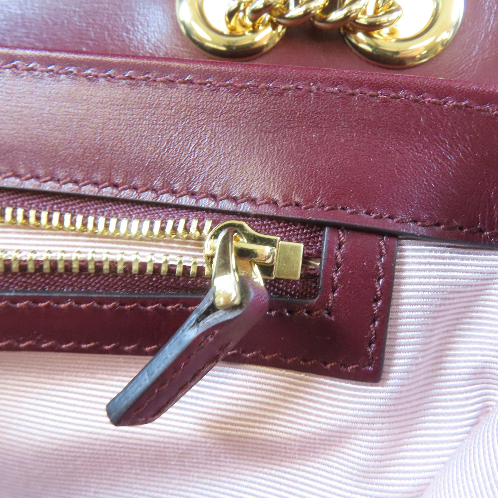 GUCCI 【激減優惠】牛皮皮革Rajah Medium Shoulder Bag金扣鏈帶肩背袋深紅色