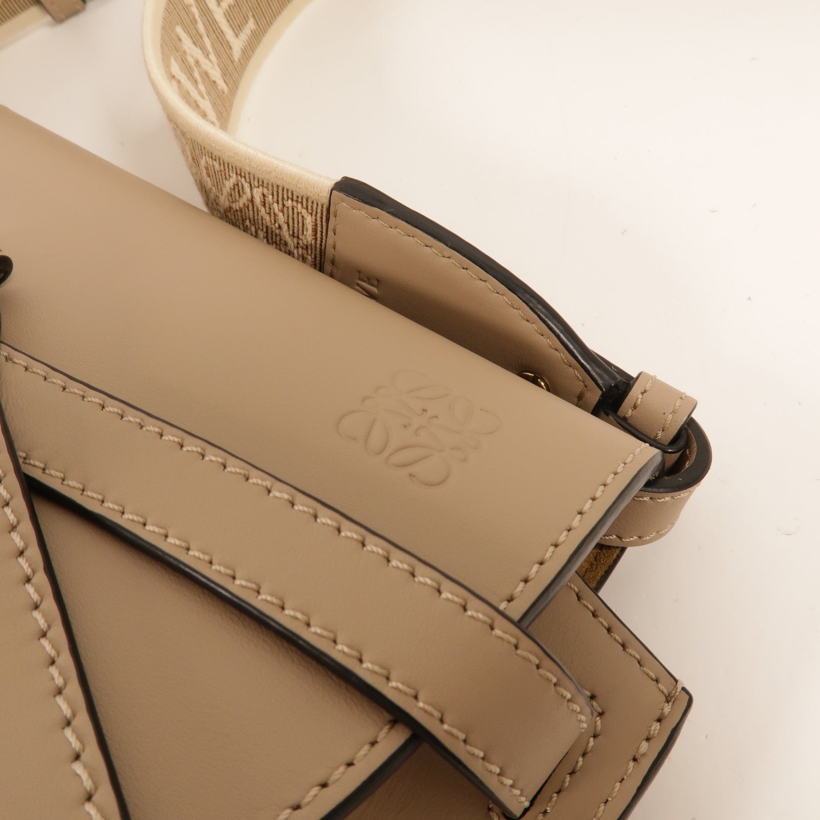 LOEWE 牛皮皮革Mini Gate肩背袋