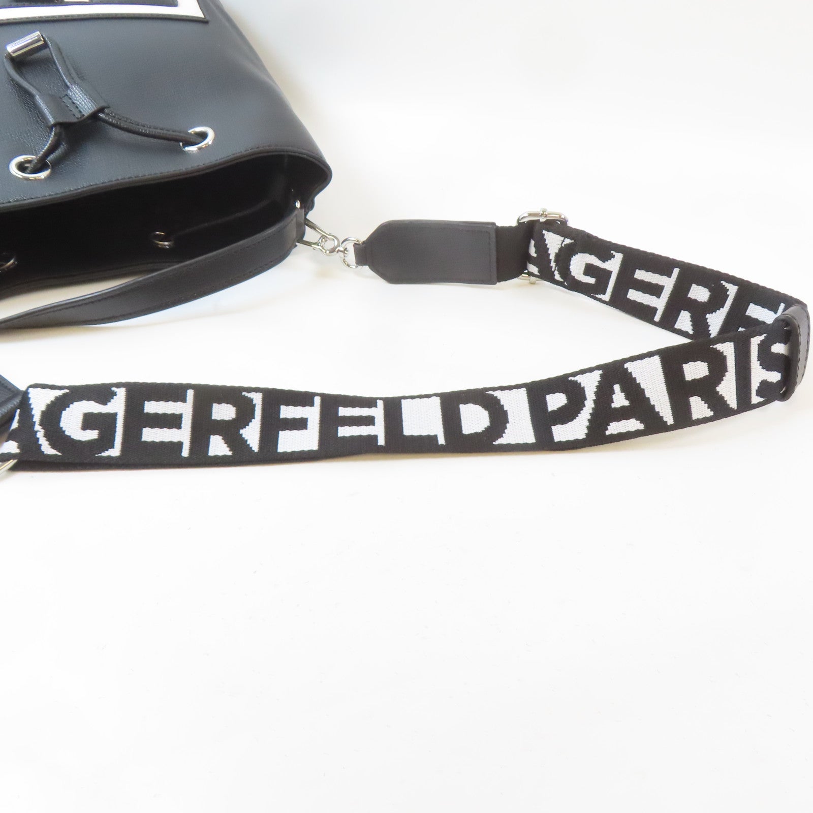 KARL LAGERFELD 牛皮皮革Karl Lagerfeld 2 Way Bucket Bag銀扣手挽肩背兩用袋黑色