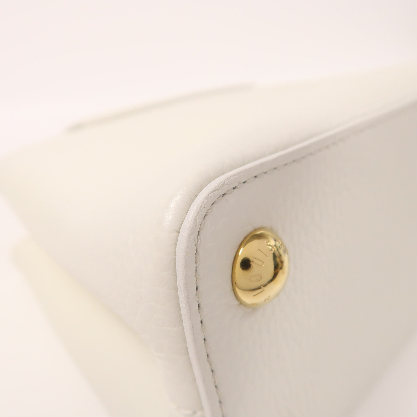 LOUIS VUITTON 【激減優惠】Taurillon Capucines BB金扣手挽肩背兩用袋