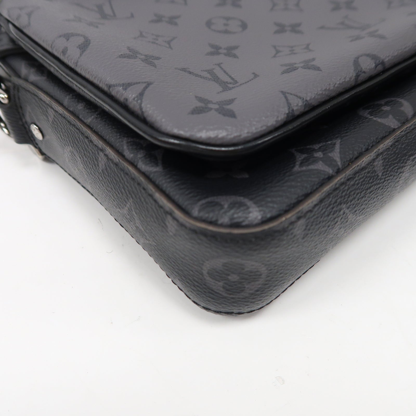 LOUIS VUITTON Monogram Eclipse Trio Messenger Bag銀扣肩背袋黑色