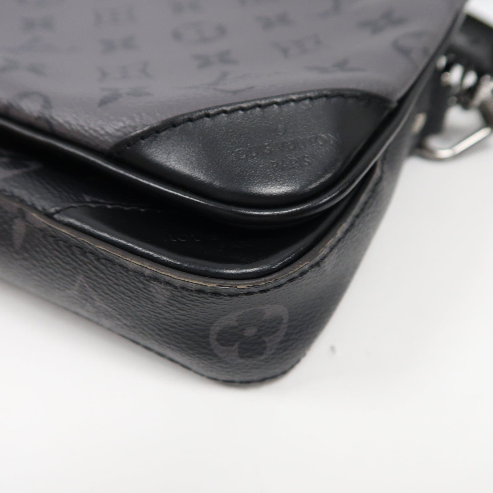 LOUIS VUITTON Monogram Eclipse Trio Messenger Bag銀扣肩背袋黑色