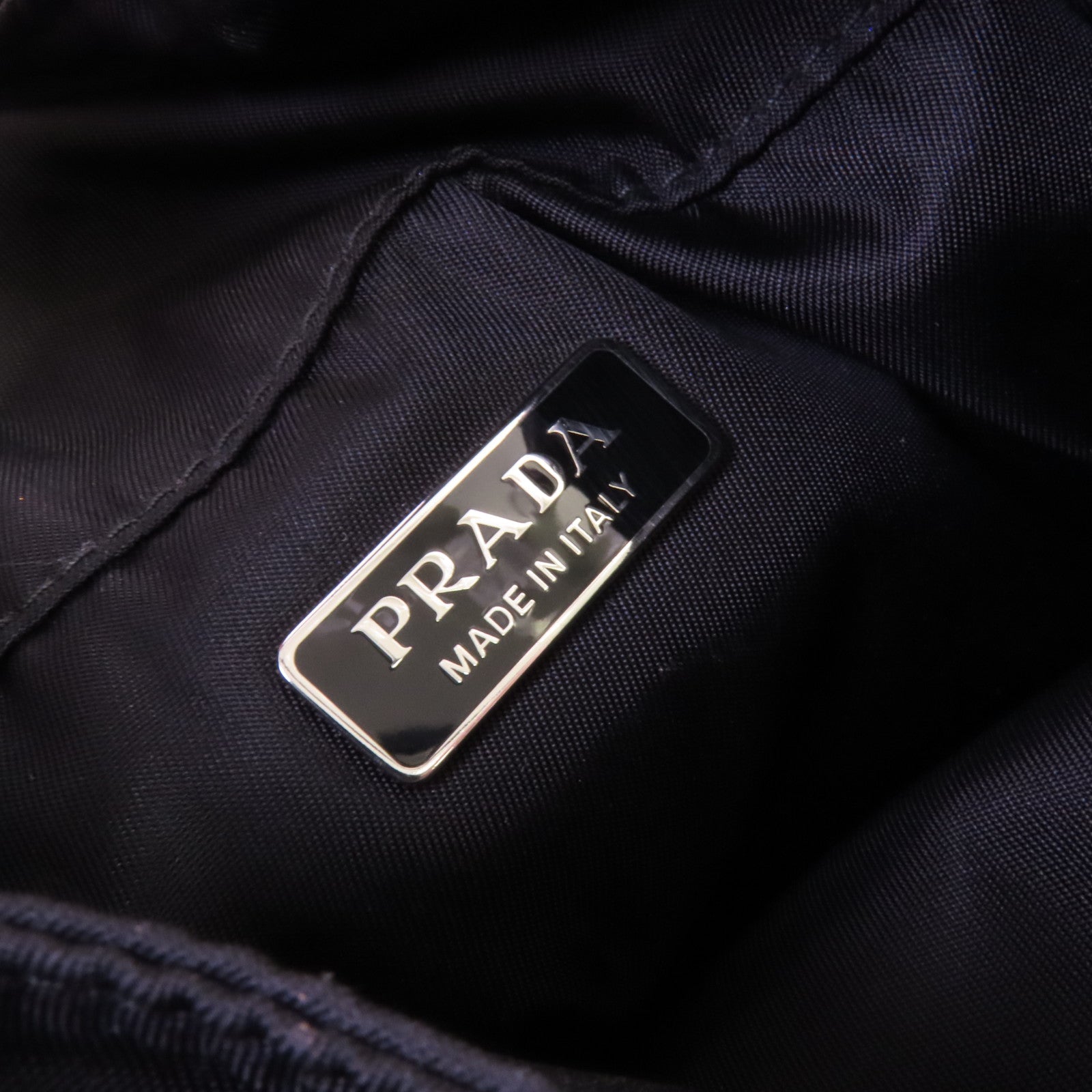 PRADA 尼龍Prada Soft Padded Mini手挽袋