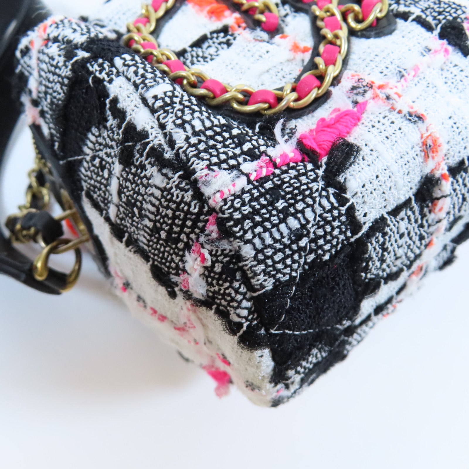 CHANEL **【激減優惠】斜紋軟呢Shoulder Bag金扣鏈帶肩背袋黑色/白色/粉紅色