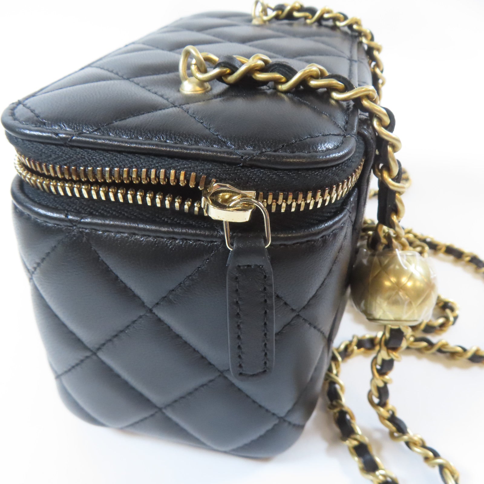 CHANEL 菱格羊皮皮革Vanity Case金扣鏈帶肩背袋黑色