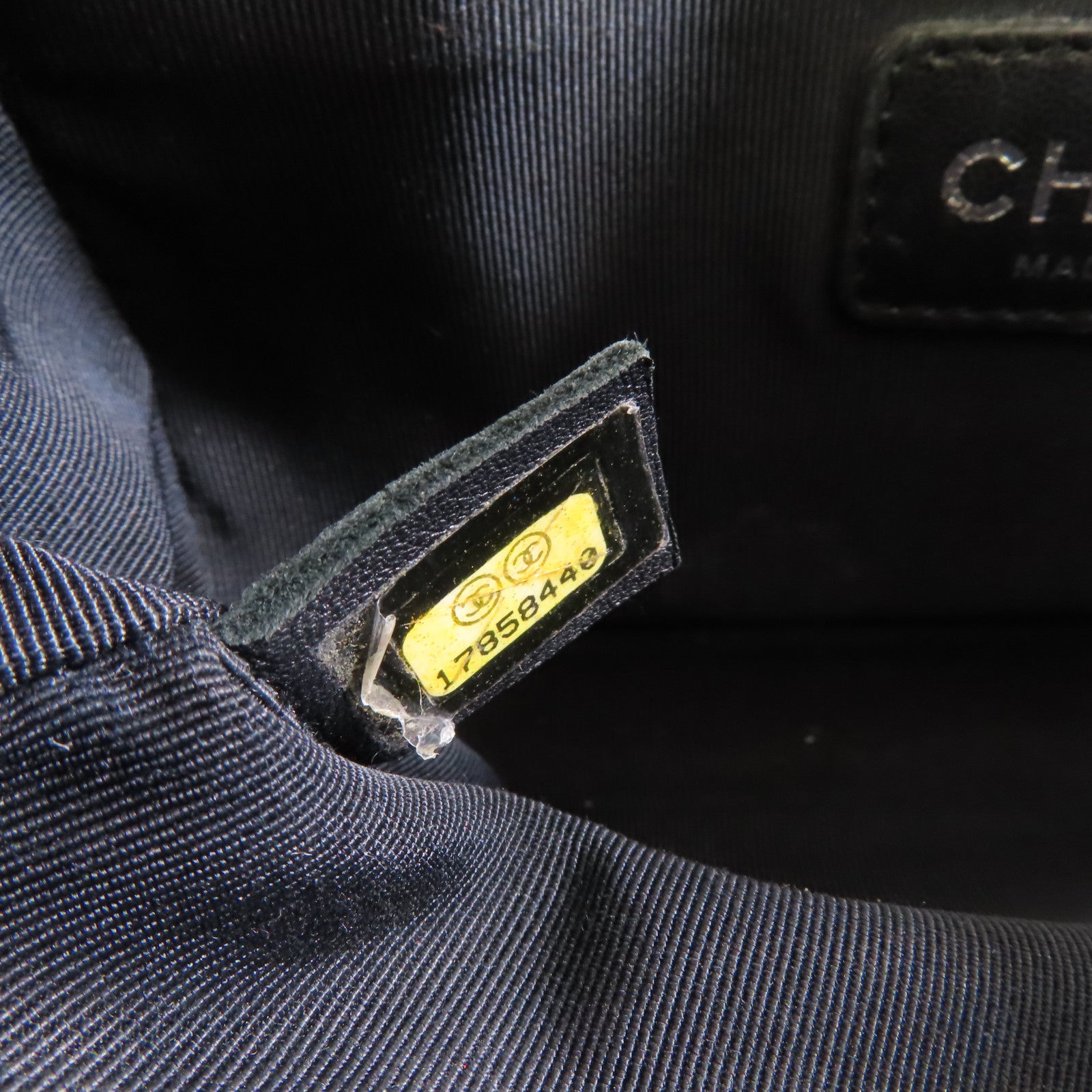 CHANEL 菱格牛皮皮革Boy Chanel 20 Chain Shoulder Bag銀扣鏈帶肩背袋黑色