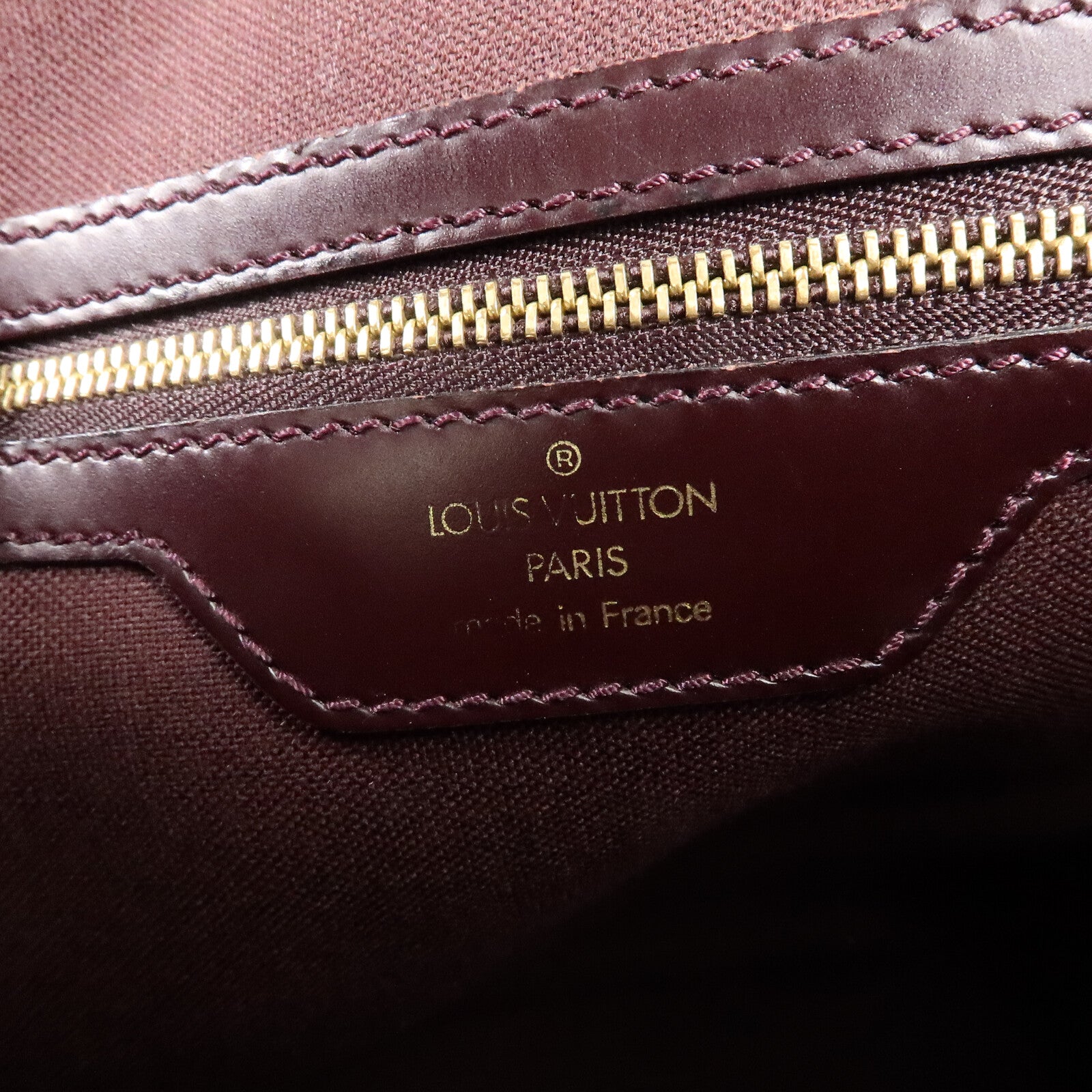 LOUIS VUITTON Taiga Yaranga肩背袋