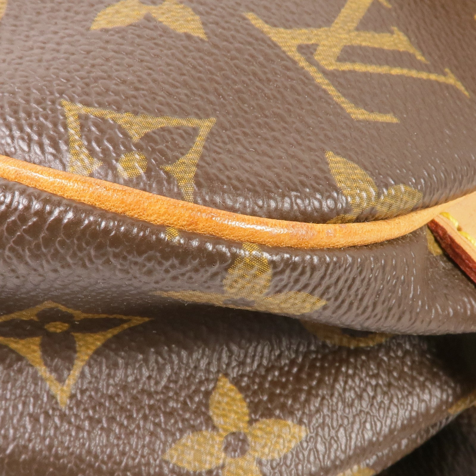 LOUIS VUITTON Monogram Saumur 30金扣肩背袋
