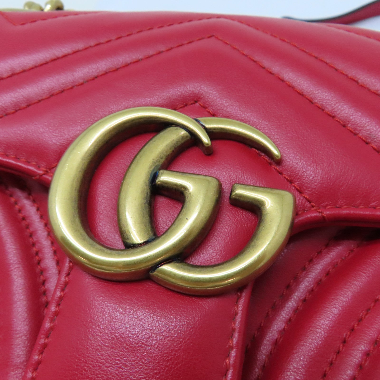 GUCCI 牛皮皮革GG Marmont金扣鏈帶肩背袋紅色