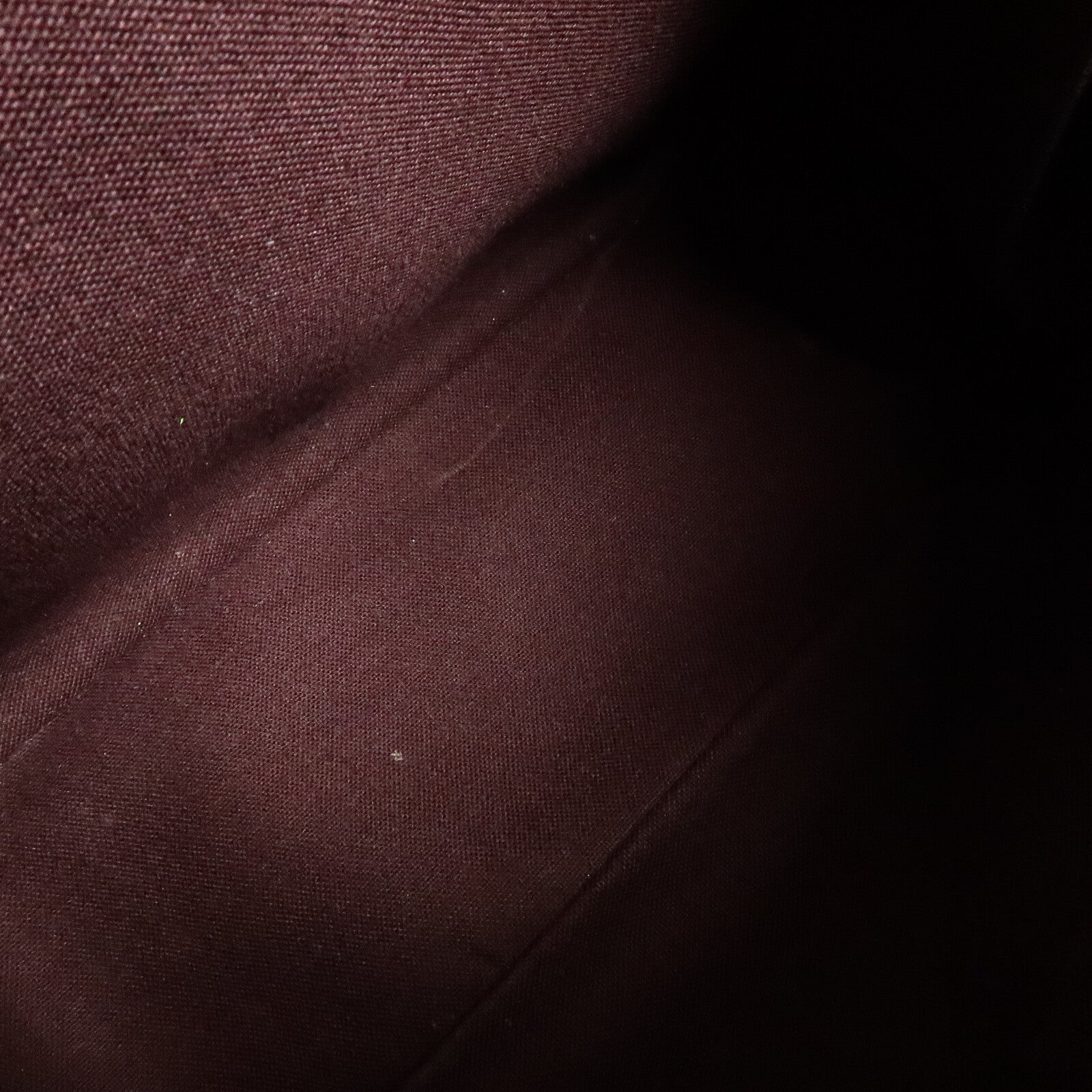 LOUIS VUITTON Taiga Yaranga肩背袋