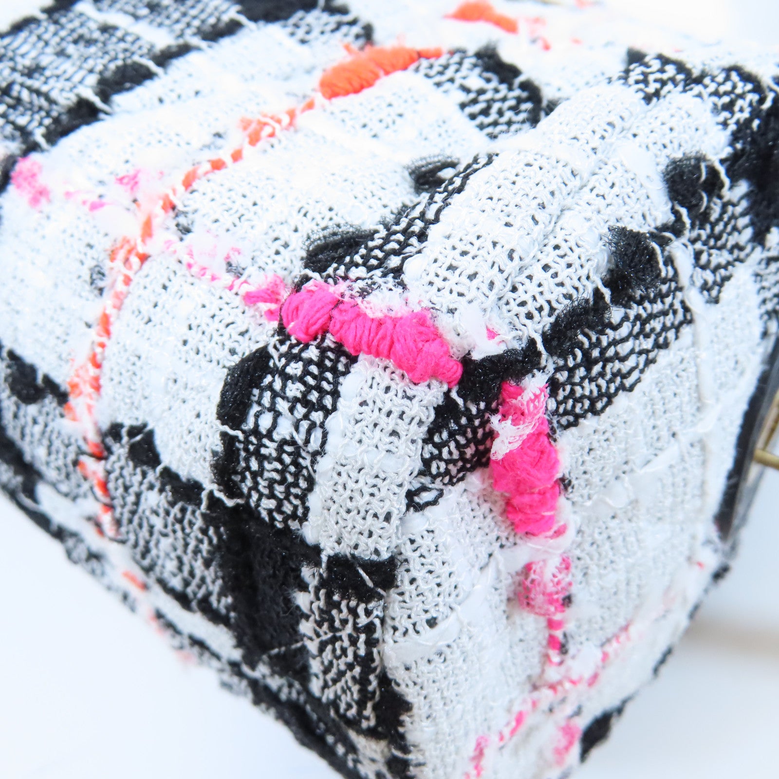 CHANEL **【激減優惠】斜紋軟呢Shoulder Bag金扣鏈帶肩背袋黑色/白色/粉紅色