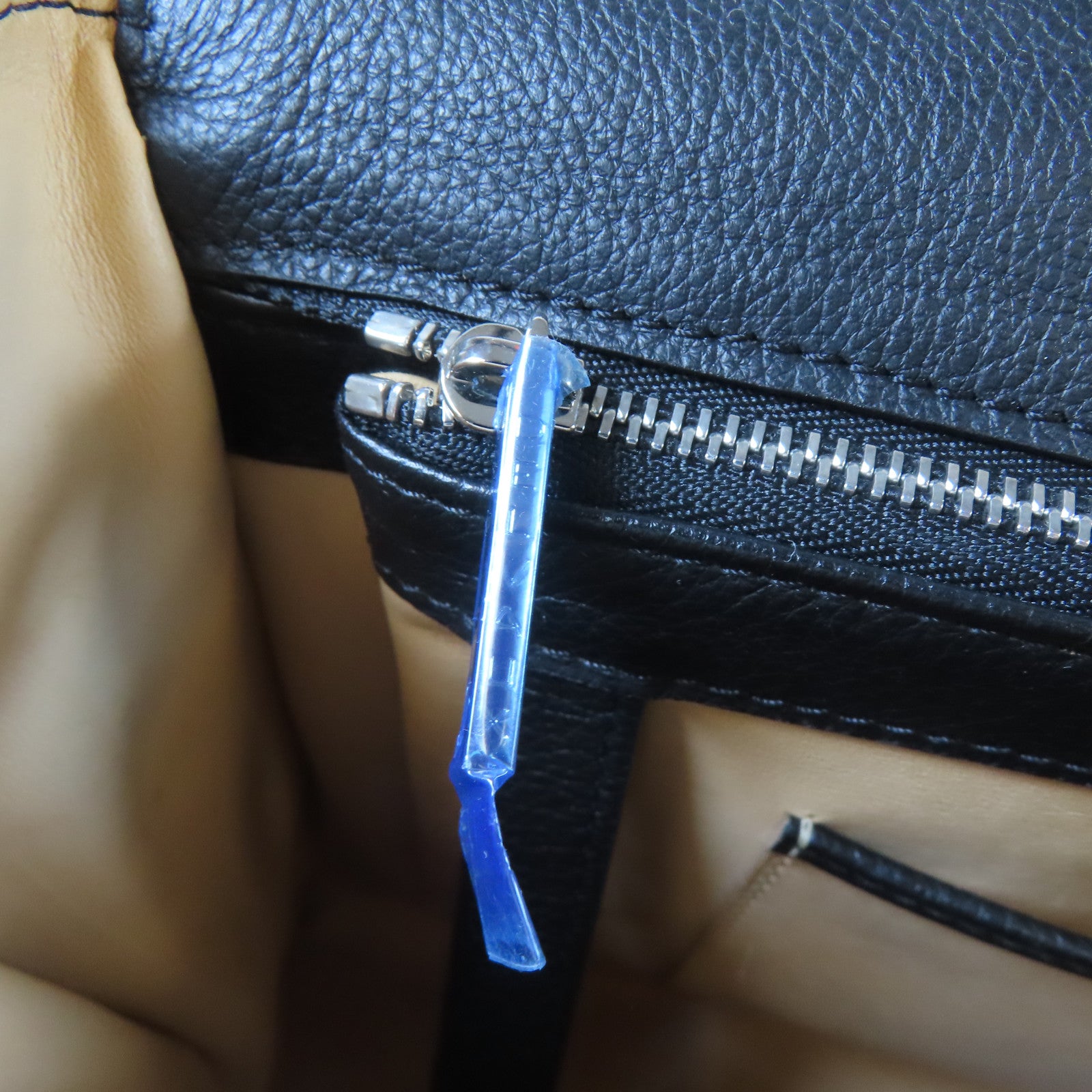 Delvaux 牛皮皮革Delaux Brillant MM銀扣手挽肩背兩用袋黑色