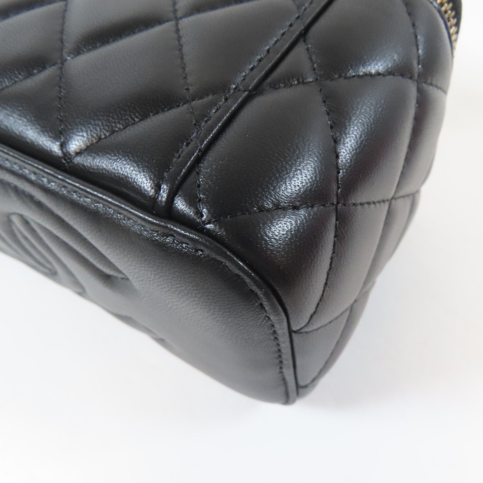 CHANEL 菱格羊皮皮革Vanity Case金扣鏈帶肩背袋黑色