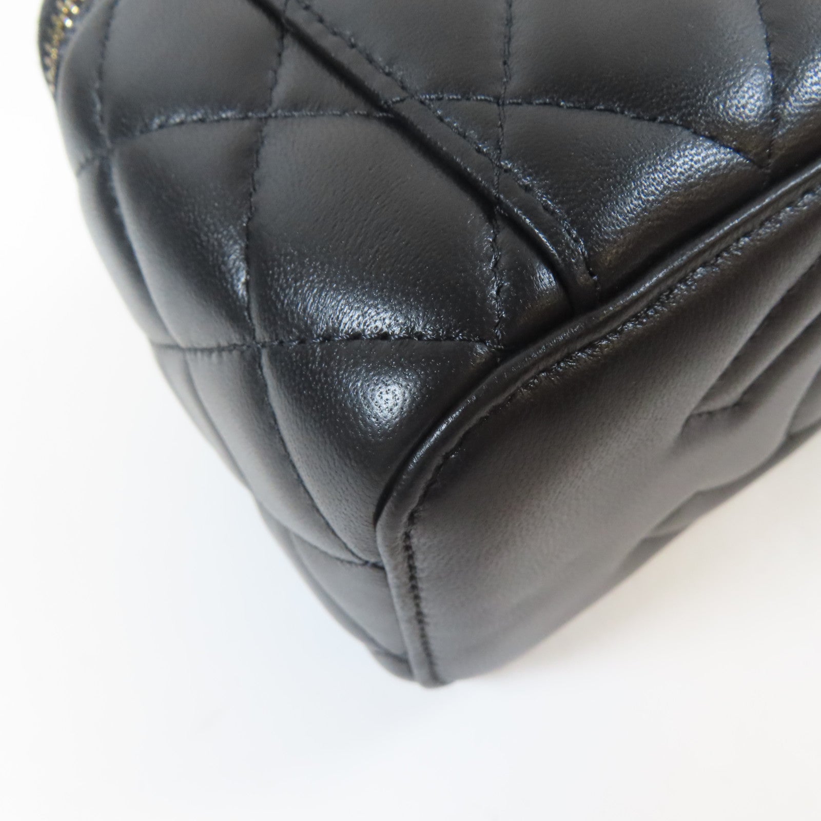 CHANEL 菱格羊皮皮革Vanity Case金扣鏈帶肩背袋黑色
