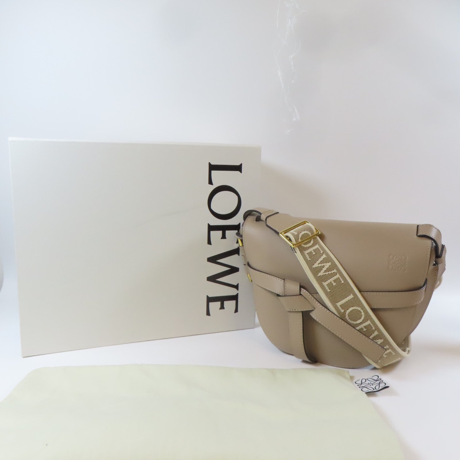 LOEWE 牛皮皮革Small Gate Bag金扣肩背袋米色
