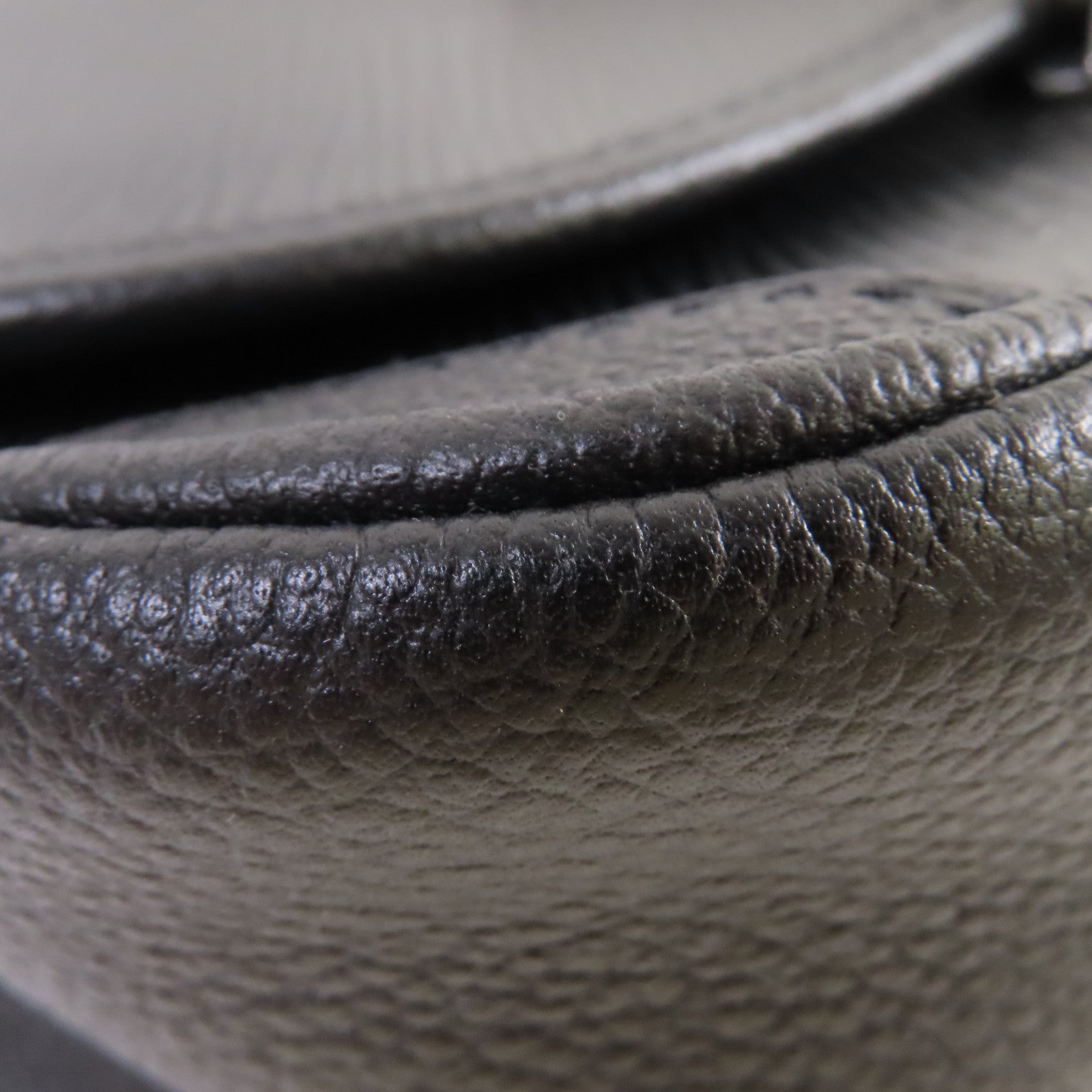 LOUIS VUITTON Epi Buci Shoulder Bag銀扣肩背袋黑色