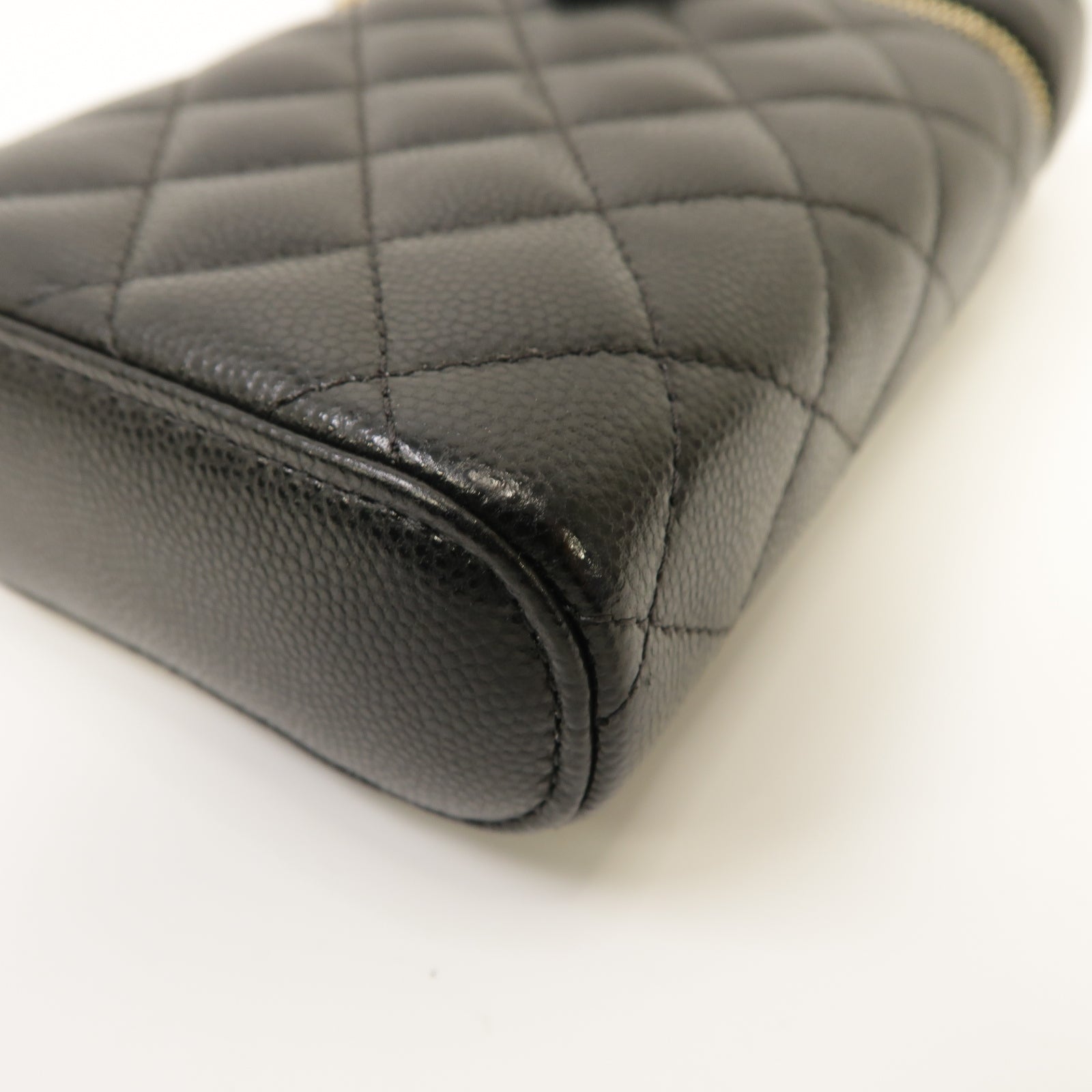 CHANEL 菱格Caviar皮革Vanity Phone Holder With Chain Bag金扣鏈帶肩背袋黑色