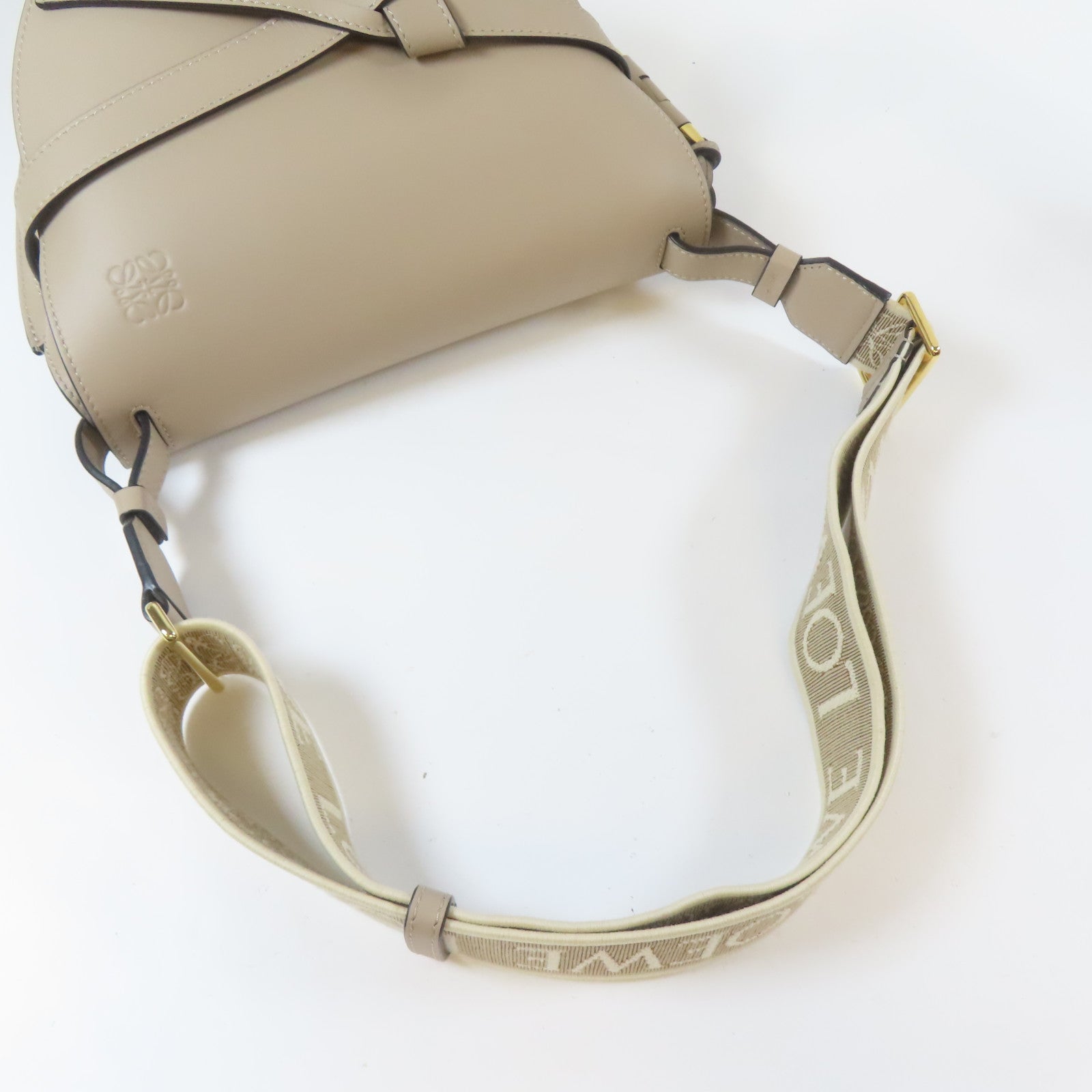 LOEWE 牛皮皮革Small Gate Bag金扣肩背袋米色