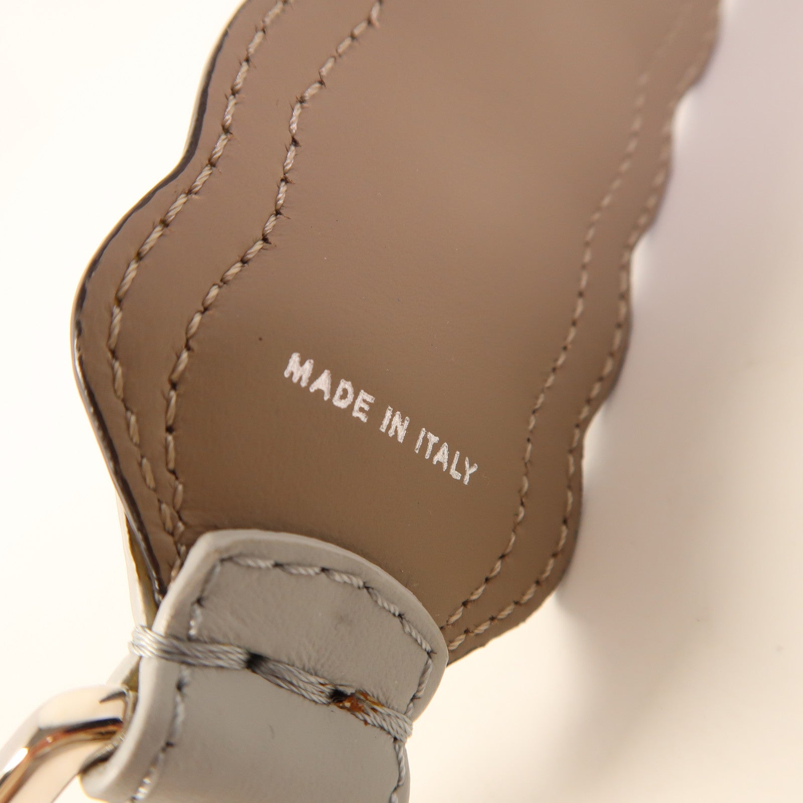 FENDI 牛皮皮革Shoulder Strap銀扣肩帶