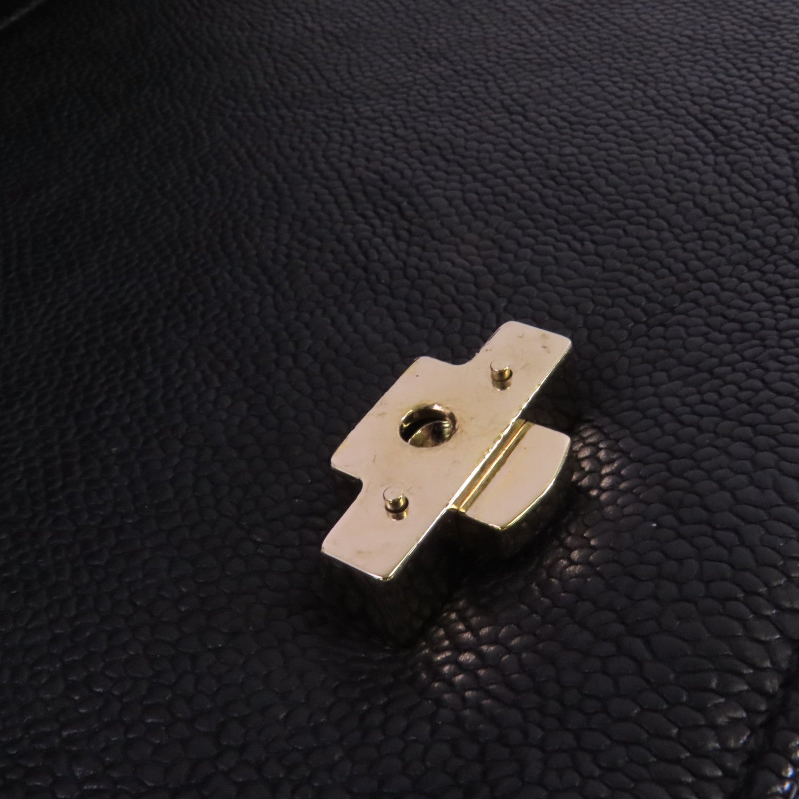 CHANEL 牛皮皮革Chain Shoulder金扣鏈帶手挽肩背兩用袋