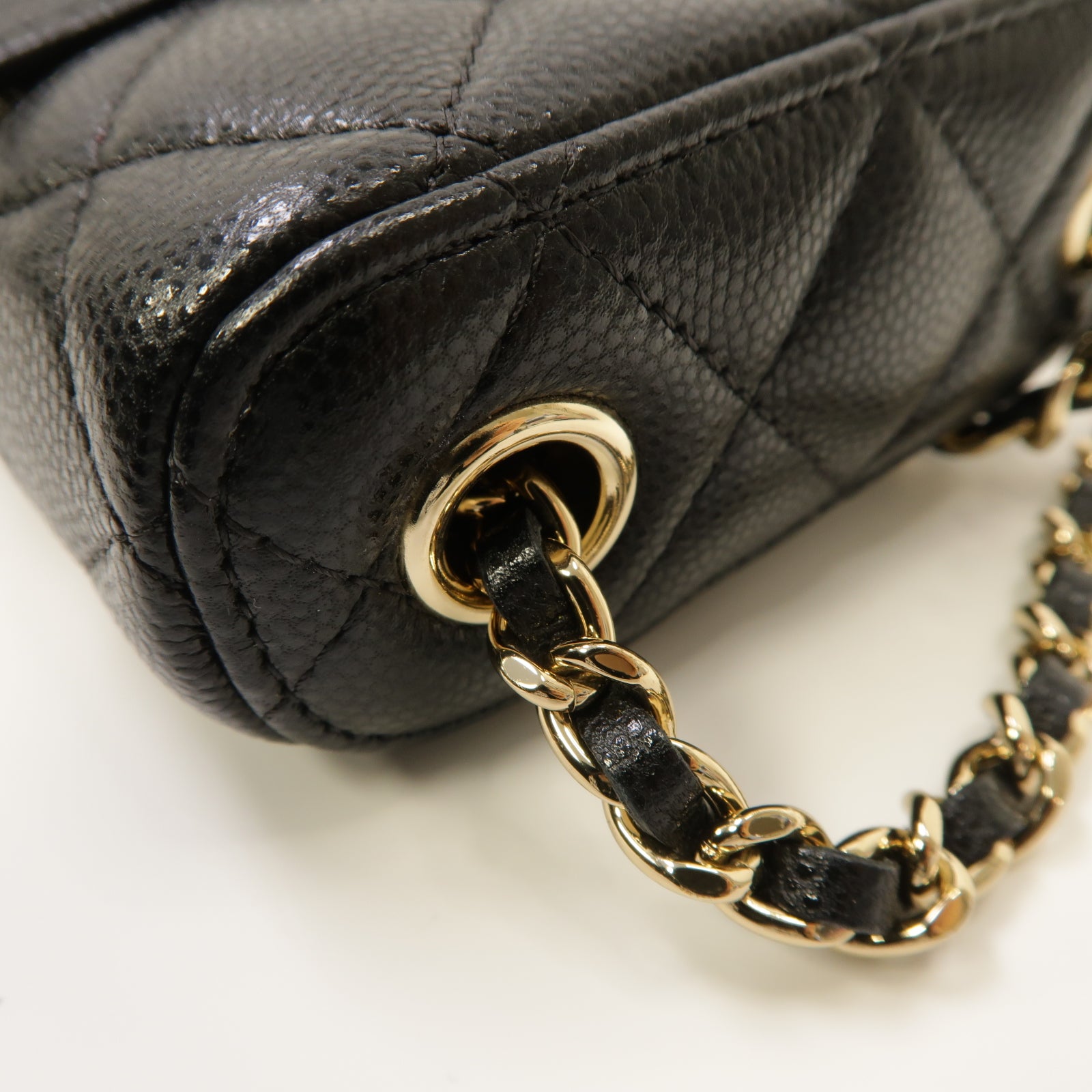 CHANEL 菱格Caviar皮革Vanity Phone Holder With Chain Bag金扣鏈帶肩背袋黑色