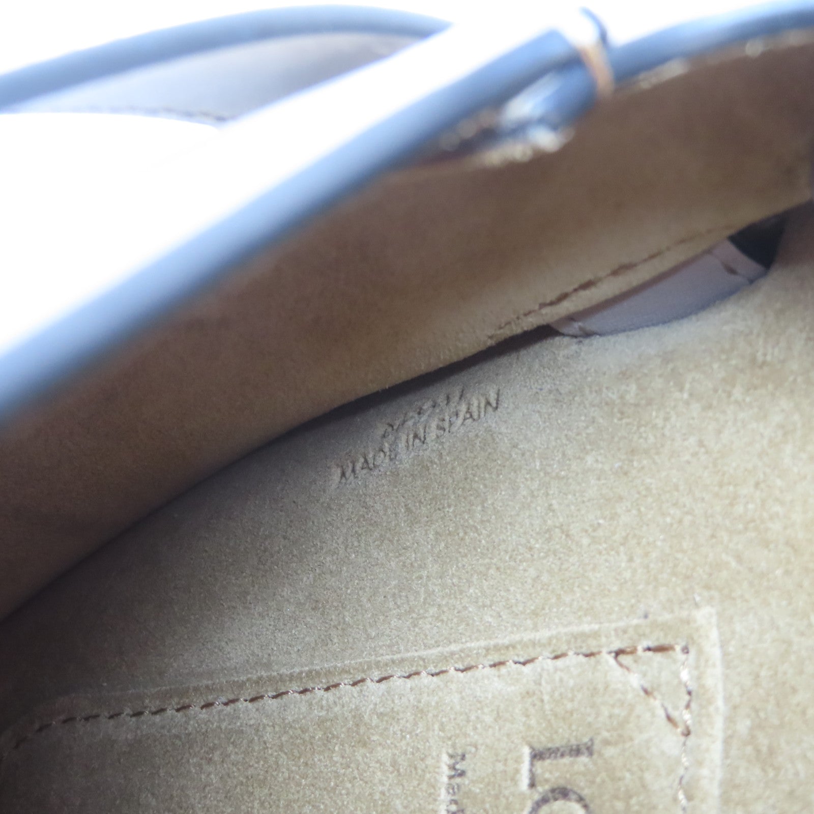 LOEWE 牛皮皮革Small Gate Bag金扣肩背袋米色