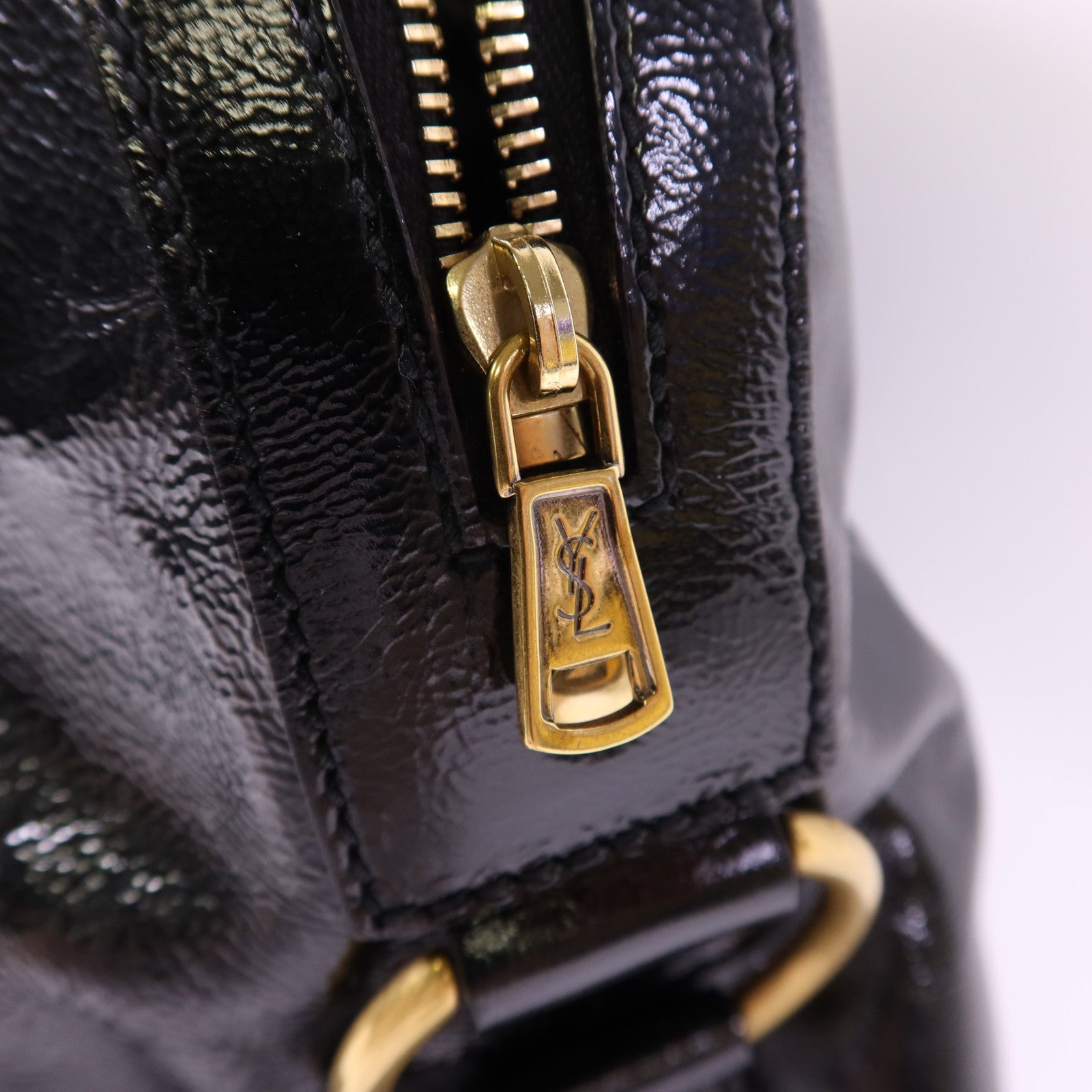 YVES SAINT LAURENT 漆皮皮革Shoulder Bag金扣肩背袋