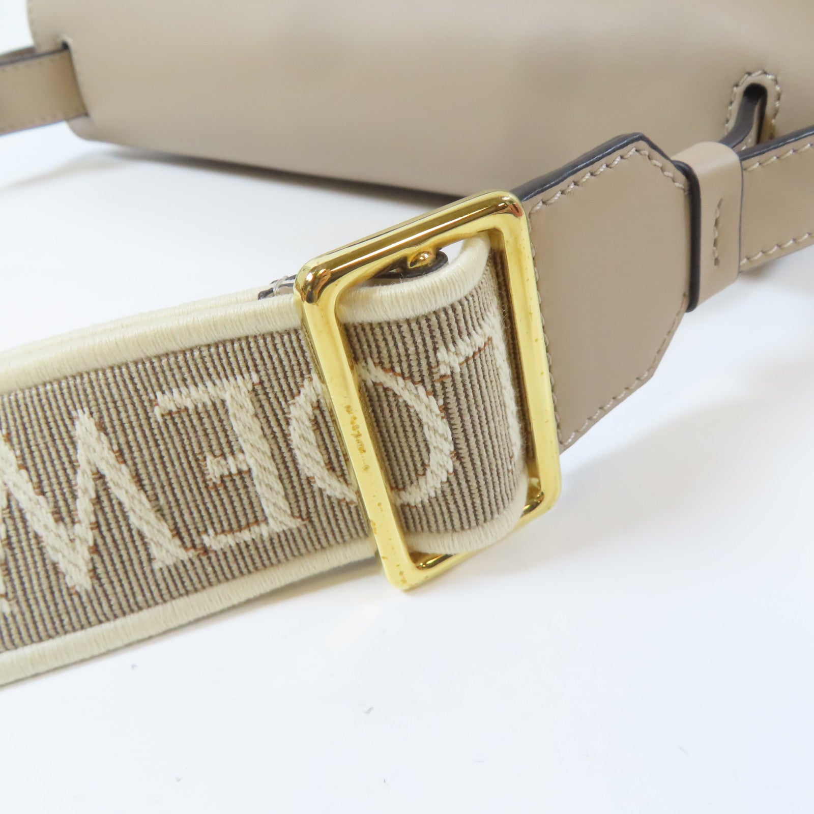 LOEWE 牛皮皮革Small Gate Bag金扣肩背袋米色