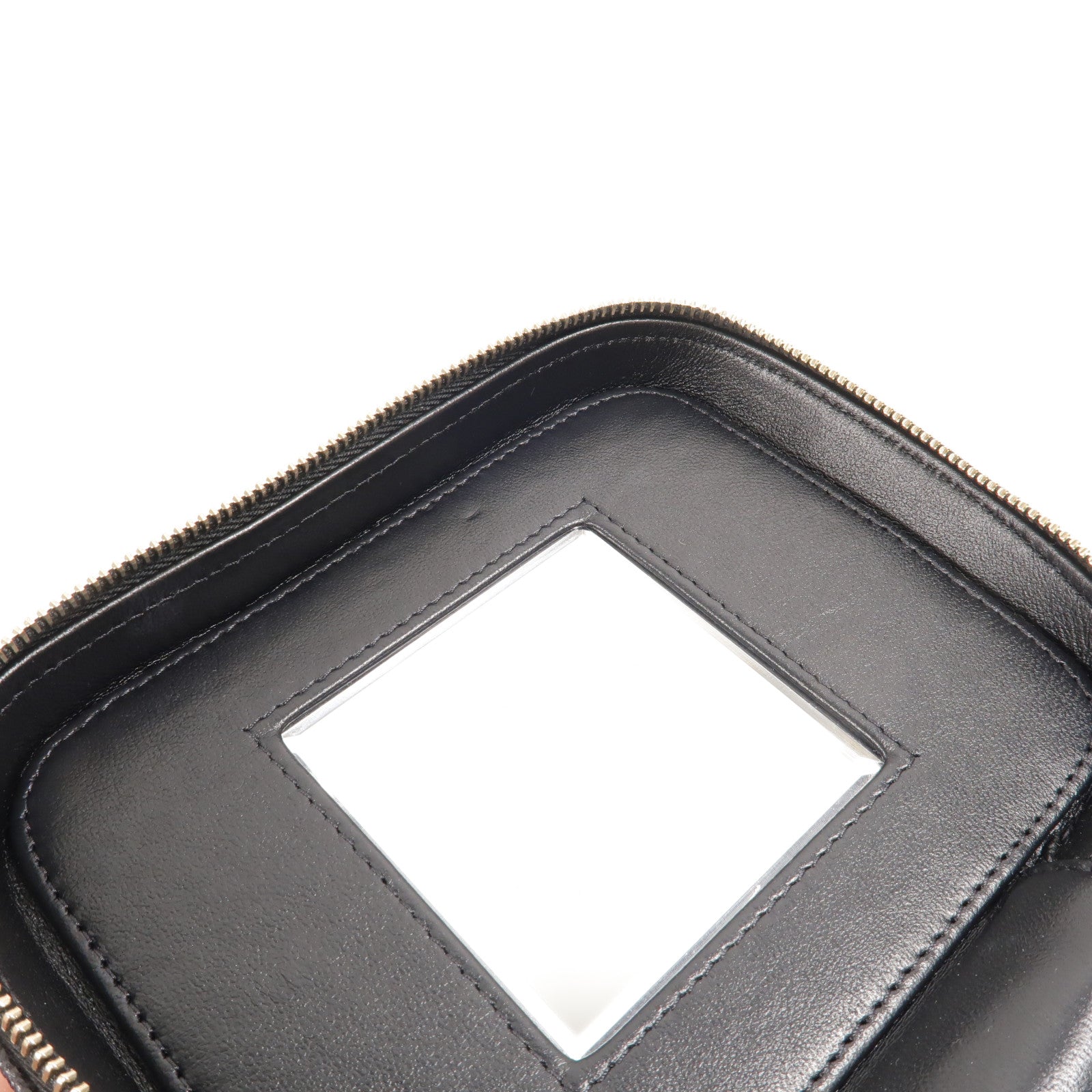 CHANEL 牛皮皮革Vanity Case鏈帶肩背袋