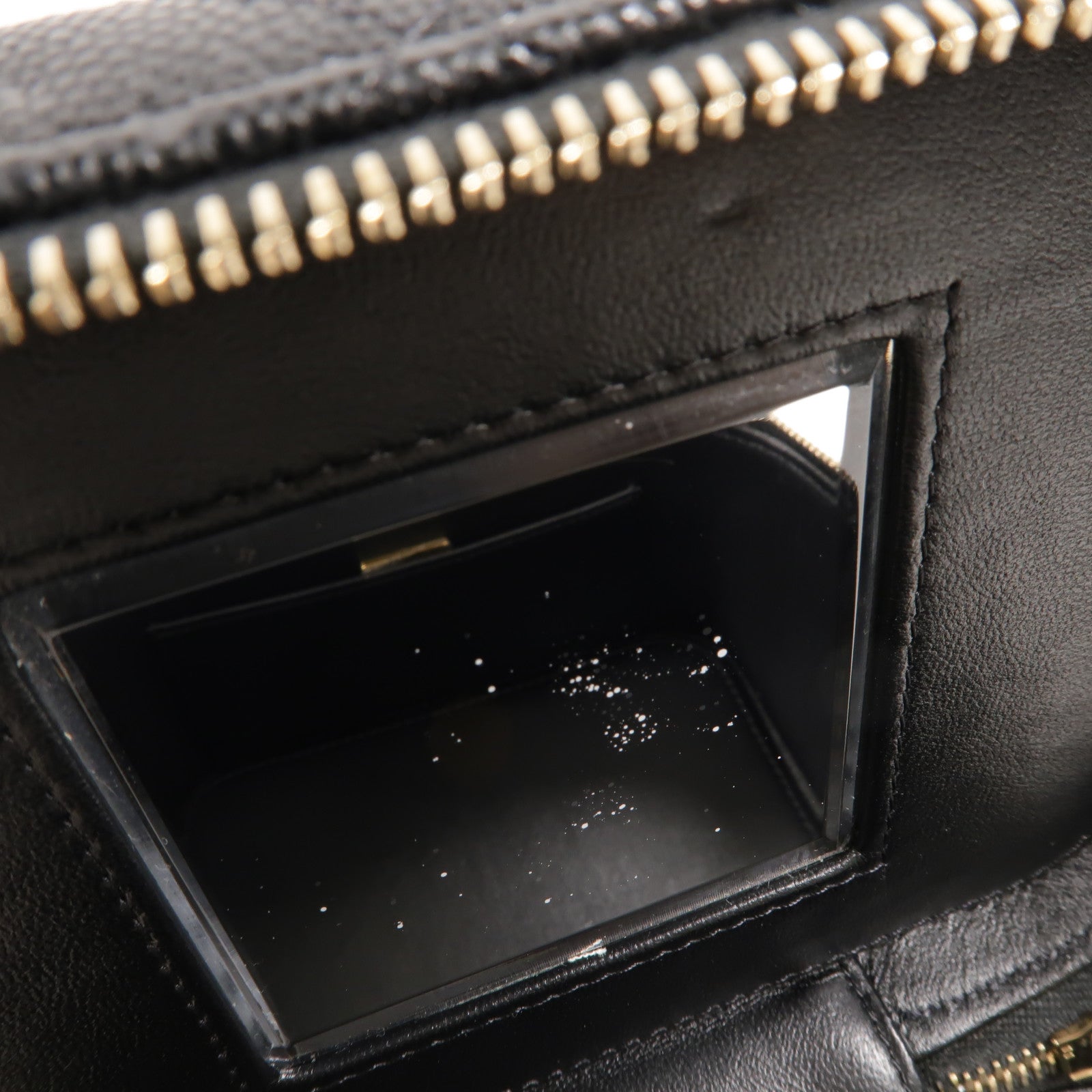 CHANEL 牛皮皮革Vanity Case鏈帶肩背袋