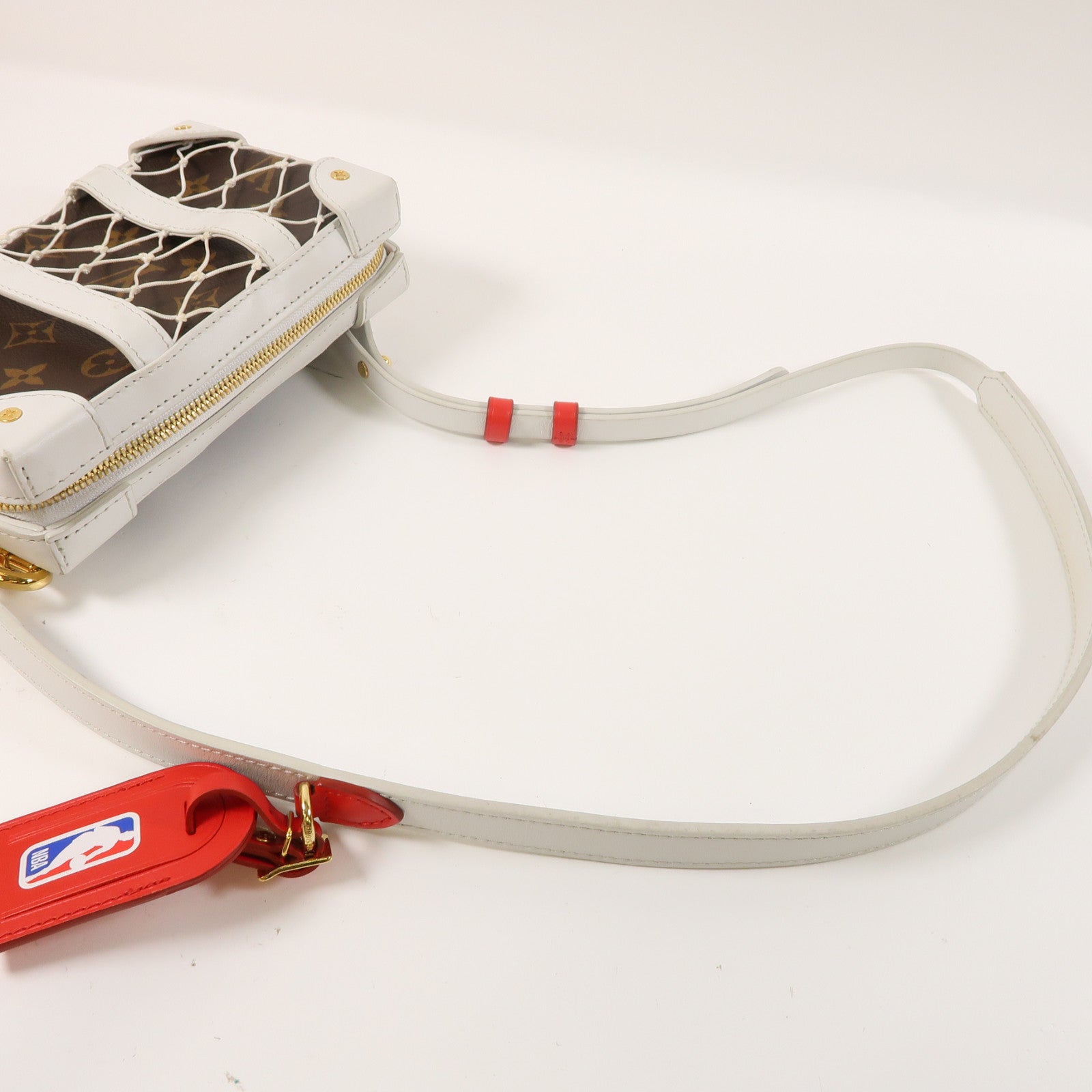 LOUIS VUITTON 【激減優惠】Monogram LVxNBA Soft Trunk金扣肩背袋啡色/白色