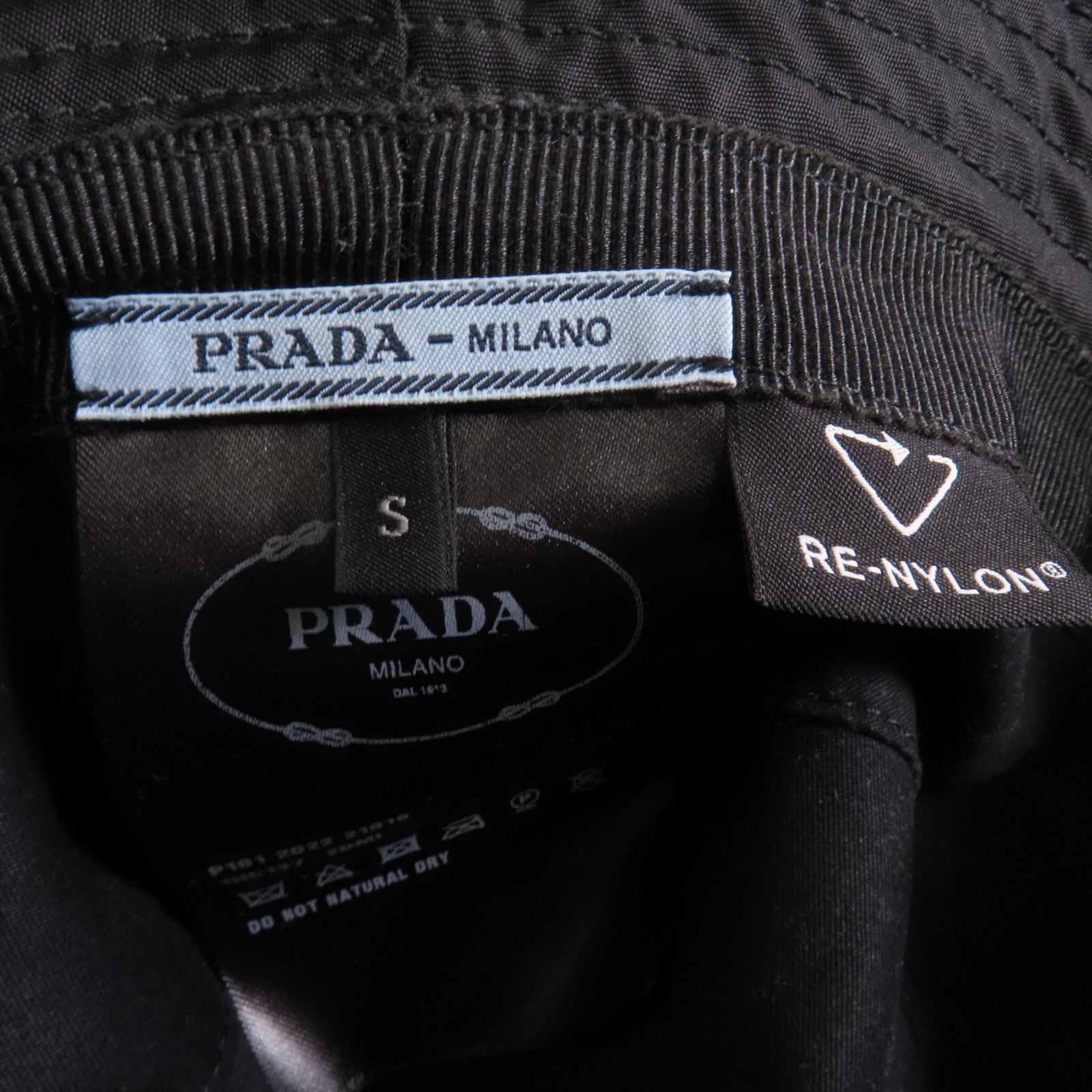 PRADA 尼龍Hat銀扣帽子S size