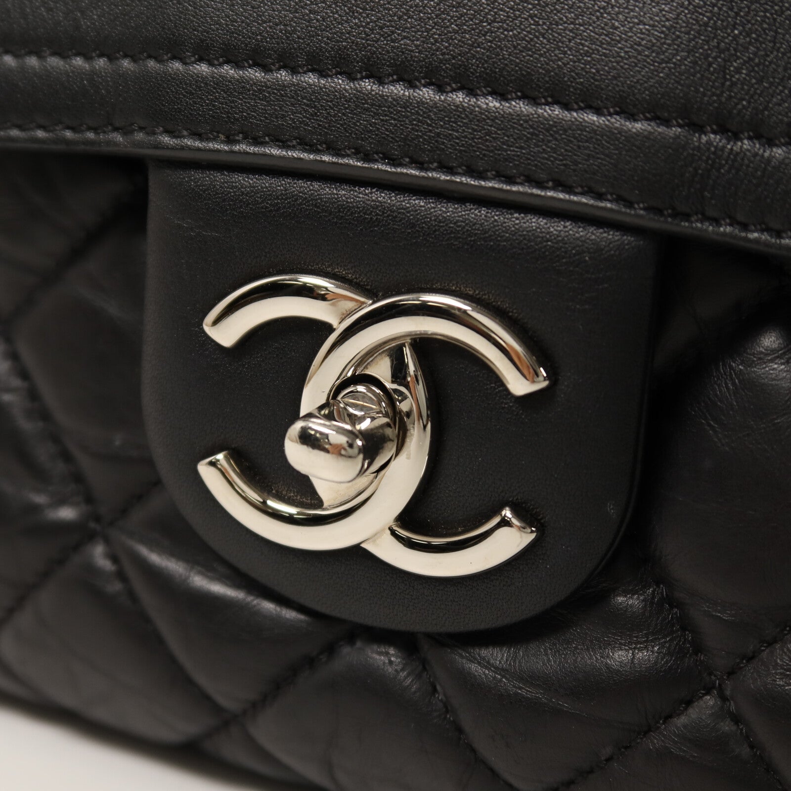 CHANEL 牛皮皮革Chain Shoulder銀扣鏈帶肩背袋