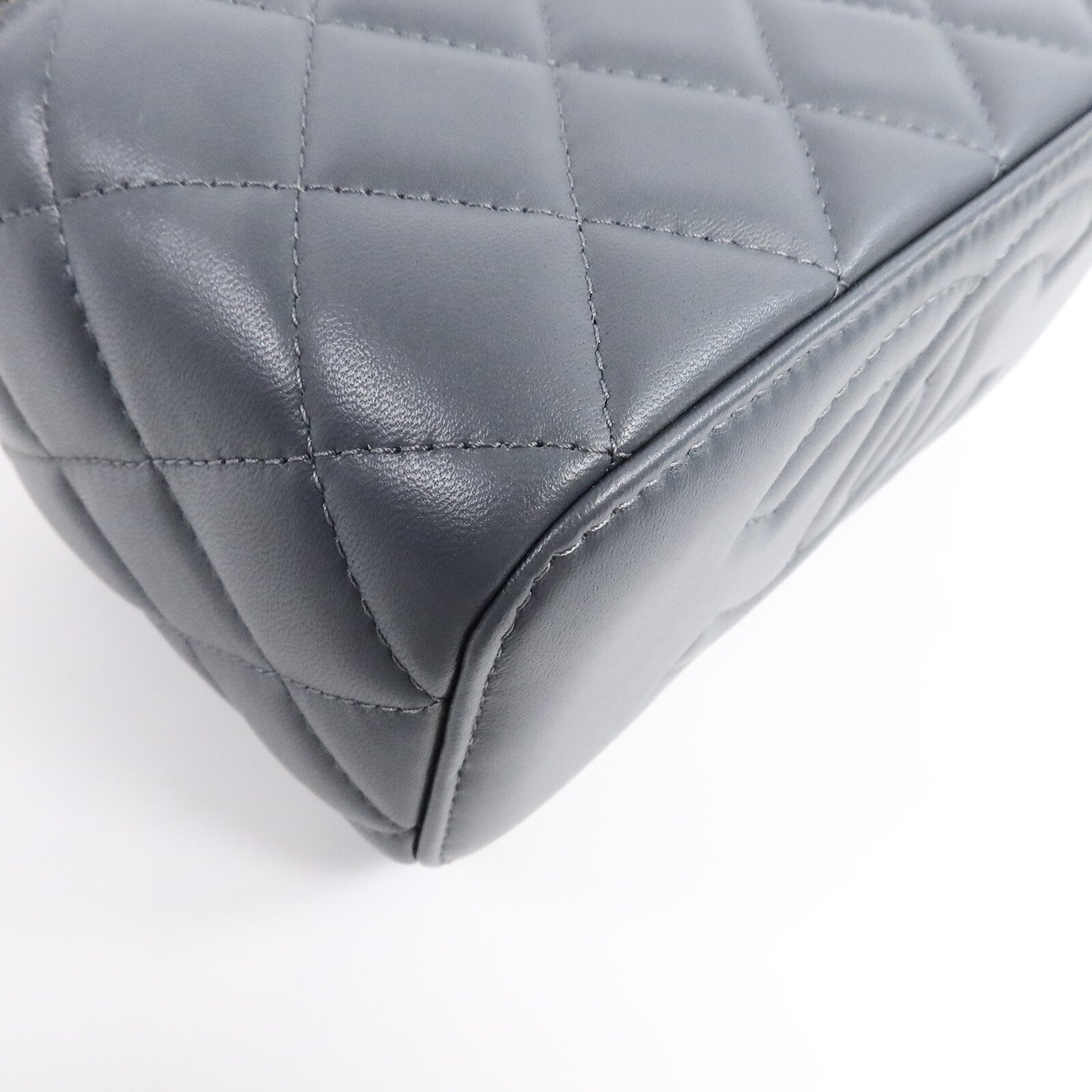 CHANEL 羊皮皮革Vanity Case Gold Ball鏈帶肩背袋