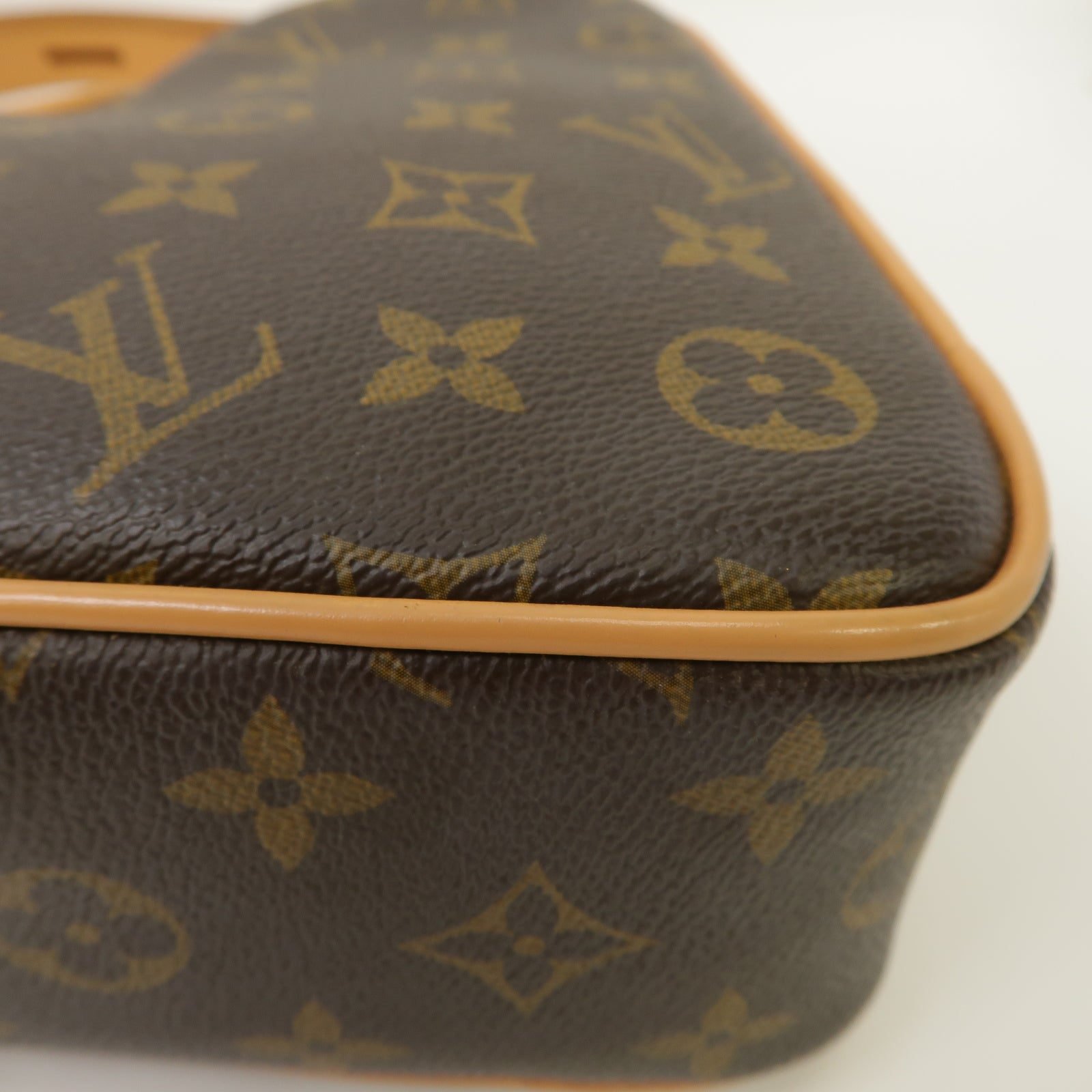 LOUIS VUITTON Monogram Game On Coeur金扣肩背袋啡色