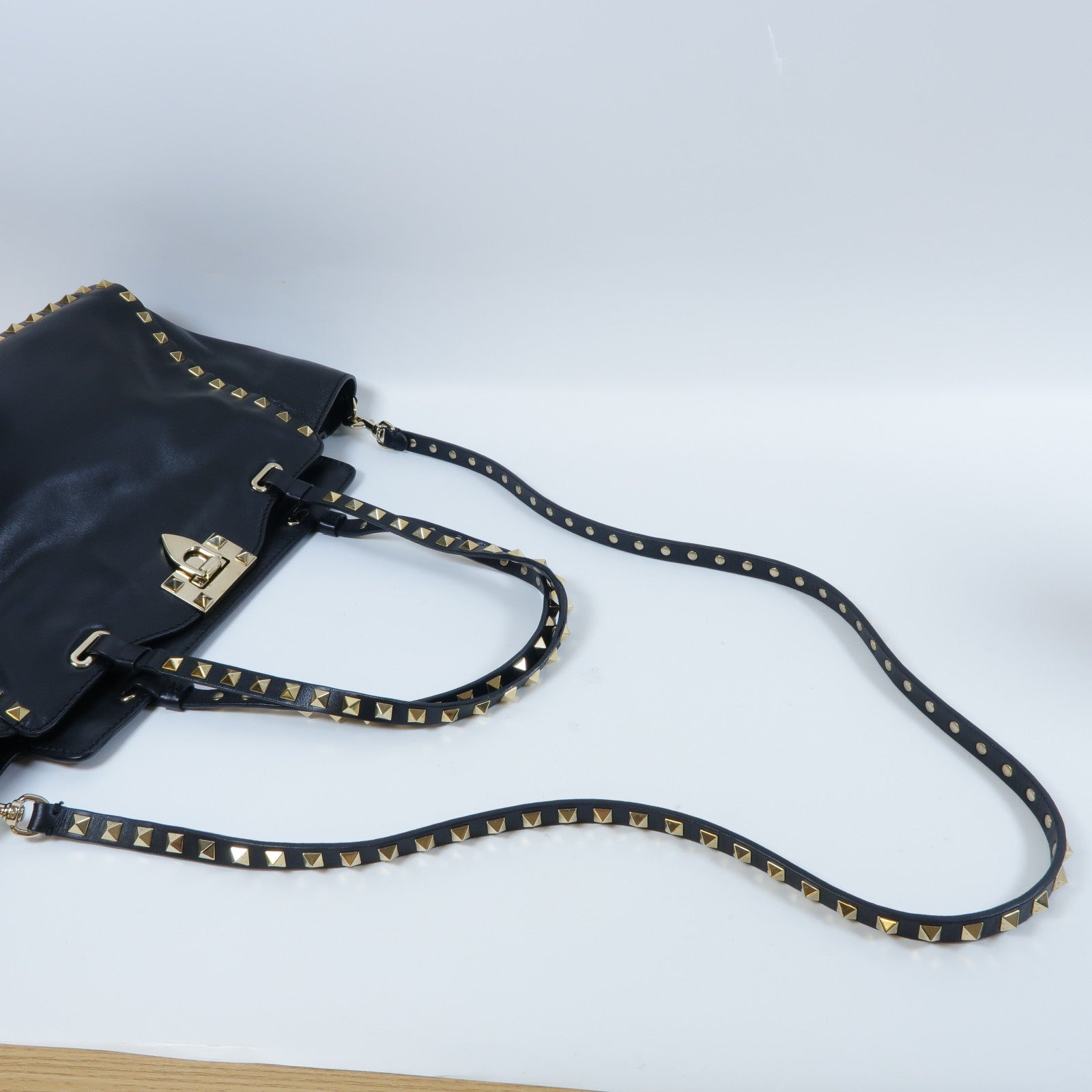 Valentino 牛皮皮革Rockstud Tote金扣手挽肩背兩用袋黑色