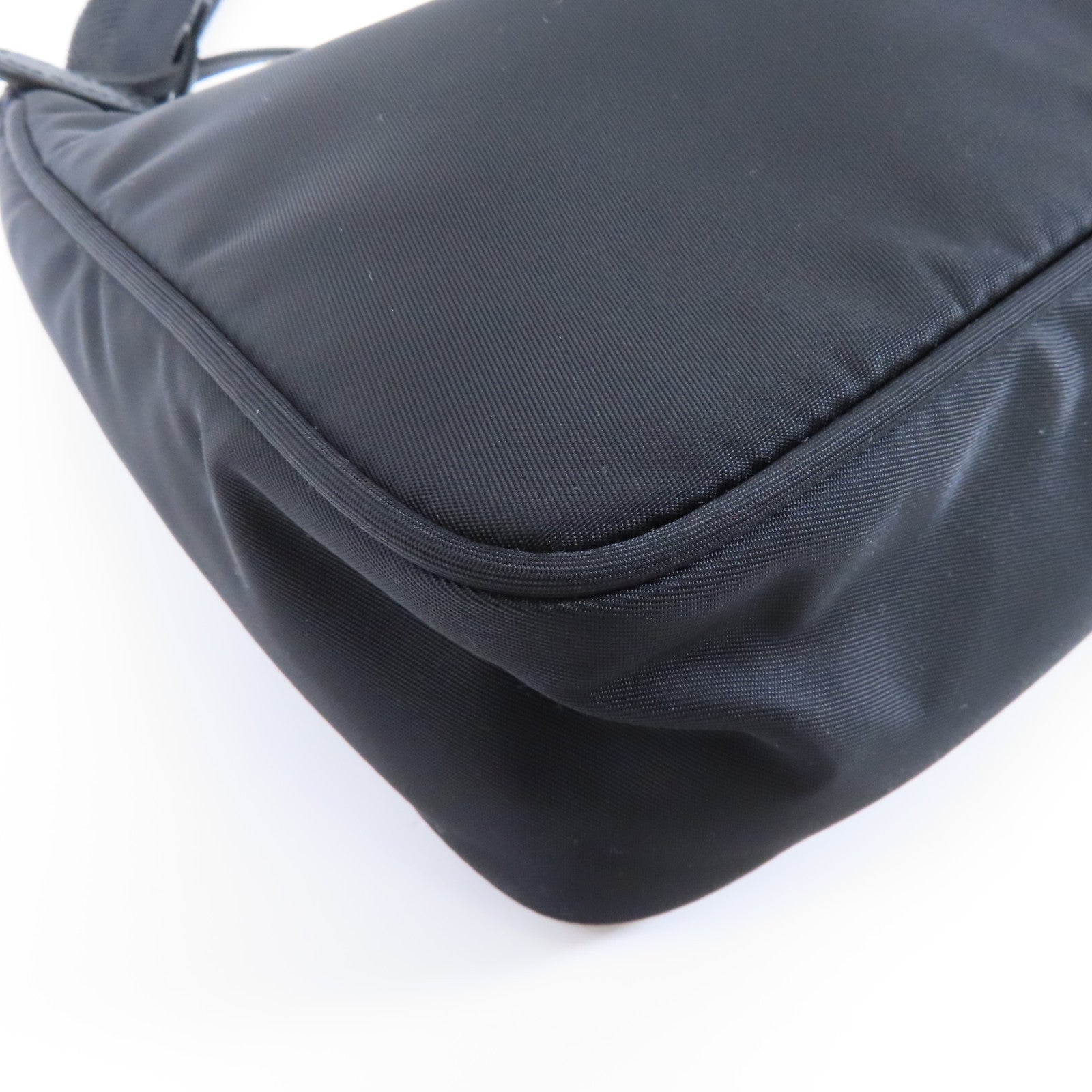 PRADA 尼龍Shoulder Bag銀扣肩背袋黑色
