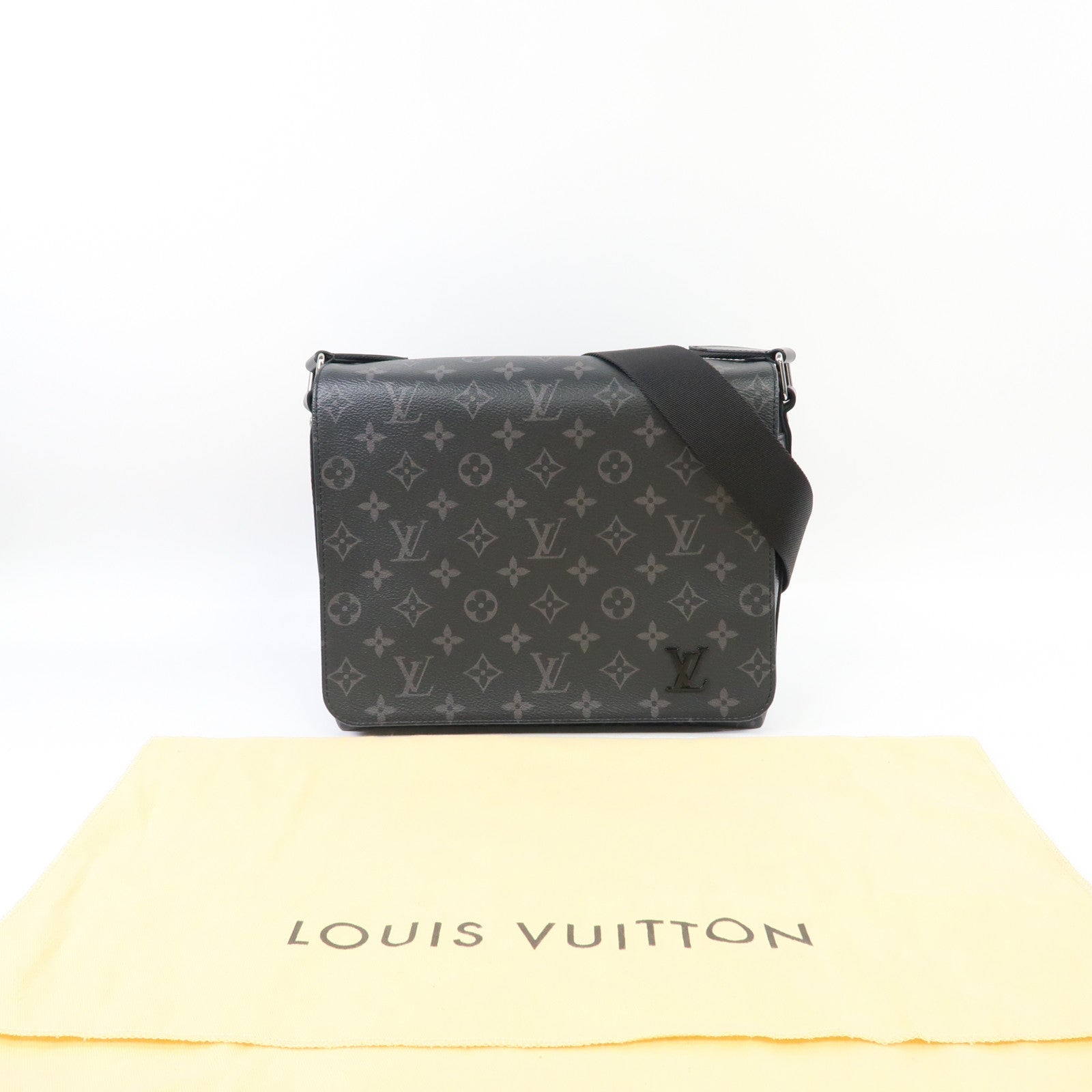 LOUIS VUITTON Monogram Eclipse District PM銀扣肩背袋黑色
